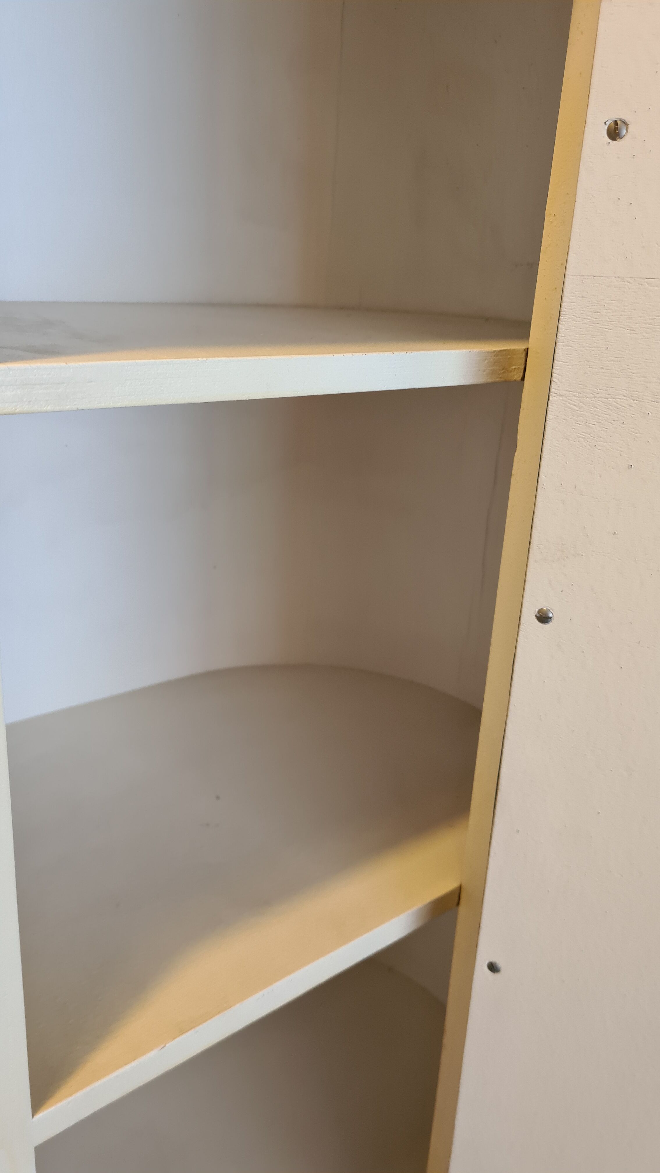 Armoire de jeune fille