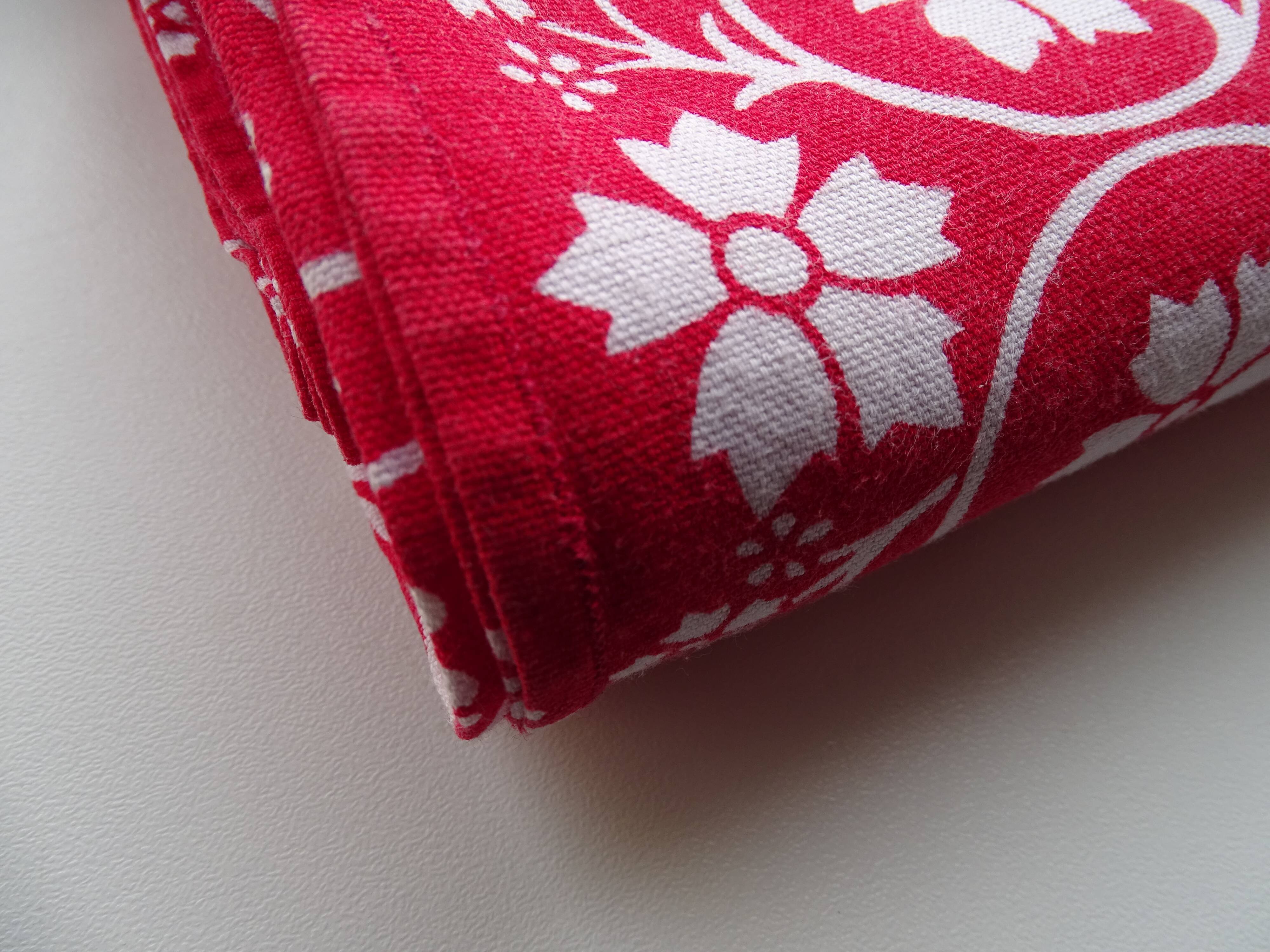 Nappe 230 x 150 rouge et blanche en coton