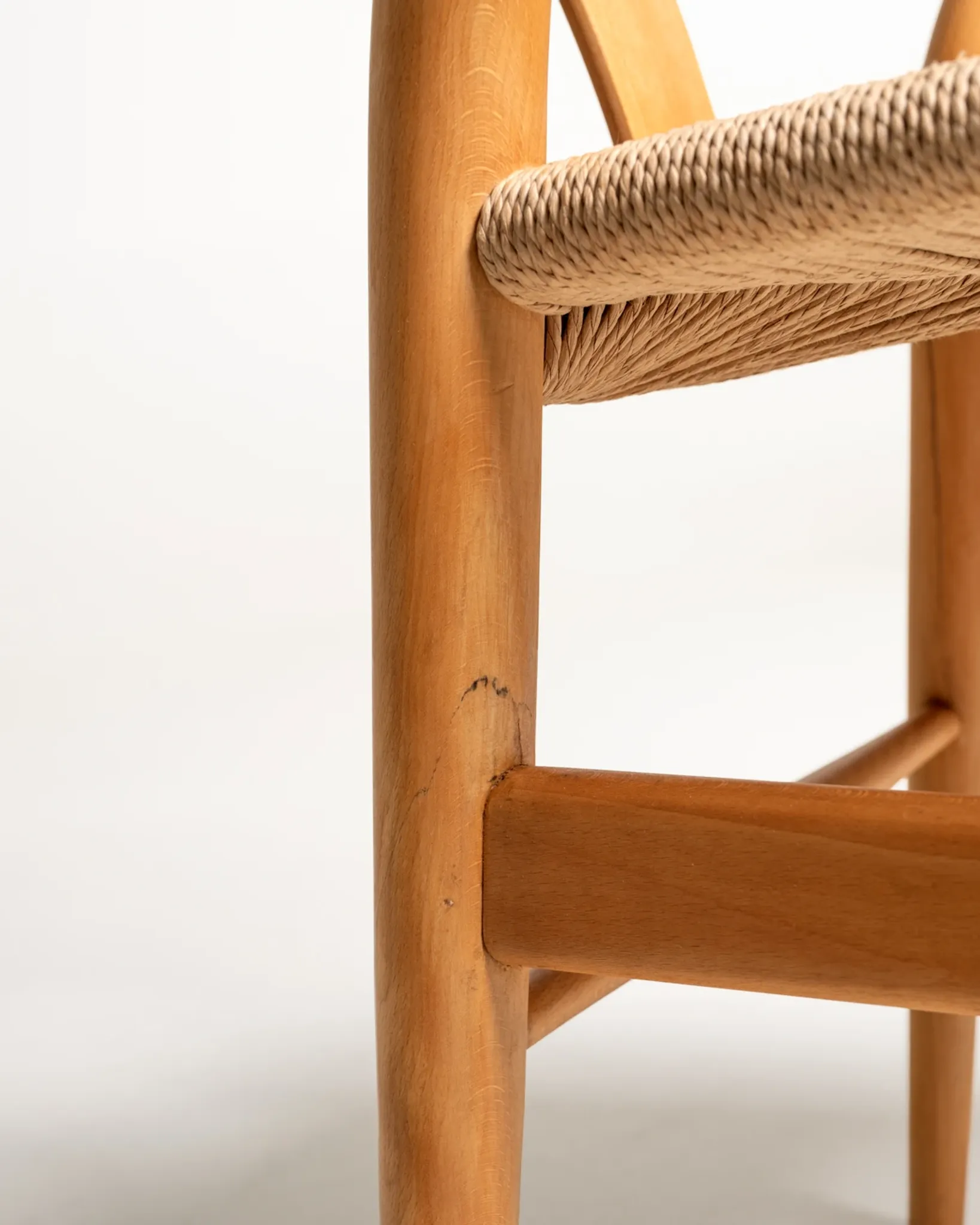 Ensemble de quatre chaises "Wishbone" CH24 de Hans J. Wegner, design de 1950.