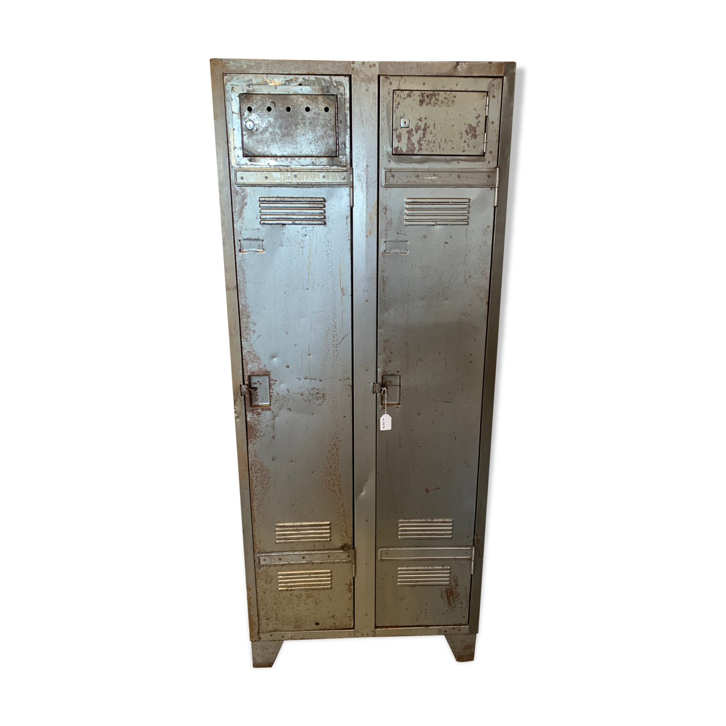 Former 2-door locker cabinet