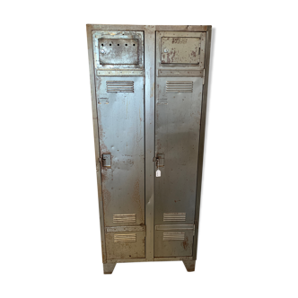 Former 2-door locker cabinet