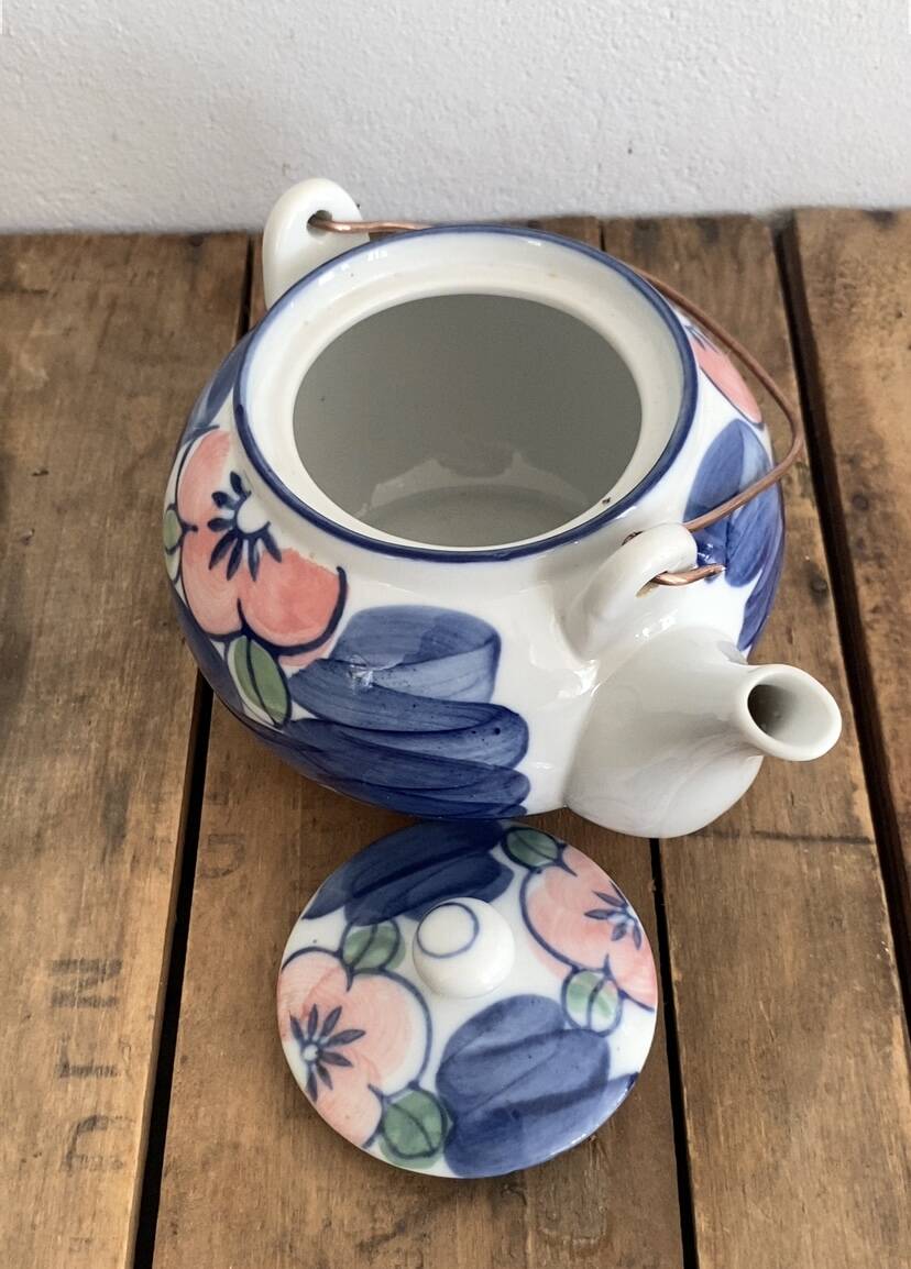 Earthenware teapot for 4 cups