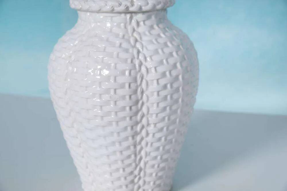Vintage table lamp in woven ceramic Regency style.