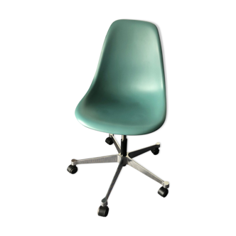 Chaise de bureau Ch.&R. Eames tournante, réglable en hauteur, estampillée et éditée par Vitra