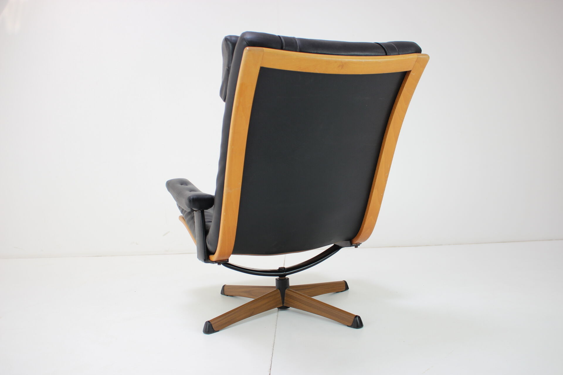 Mid-century swivel Chair by Gote Mobler, 1960's.