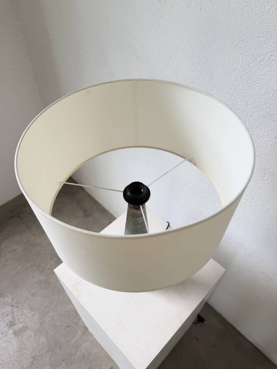 Lampe de table céramique bleue style 1950