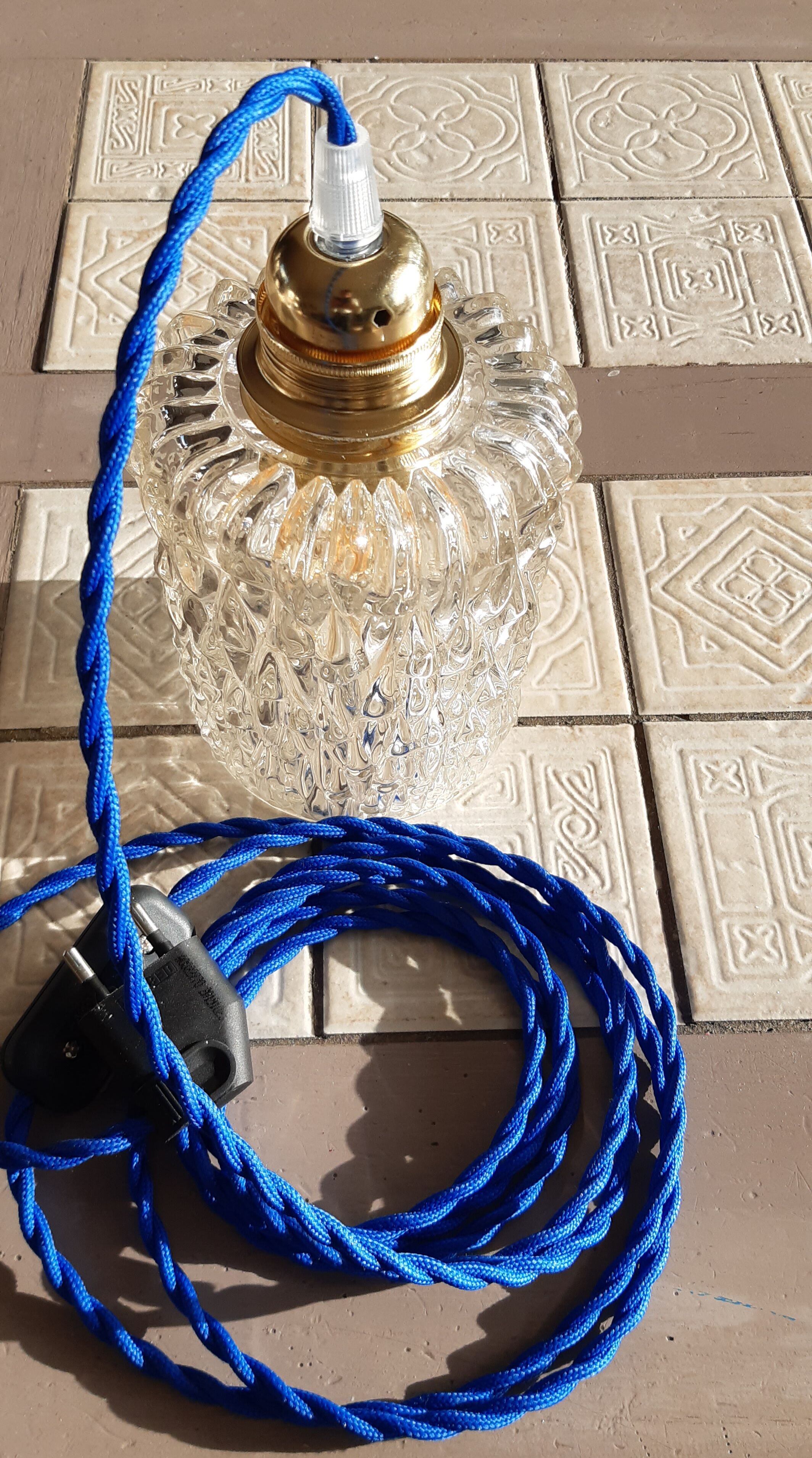 Chiseled glass hand lamp