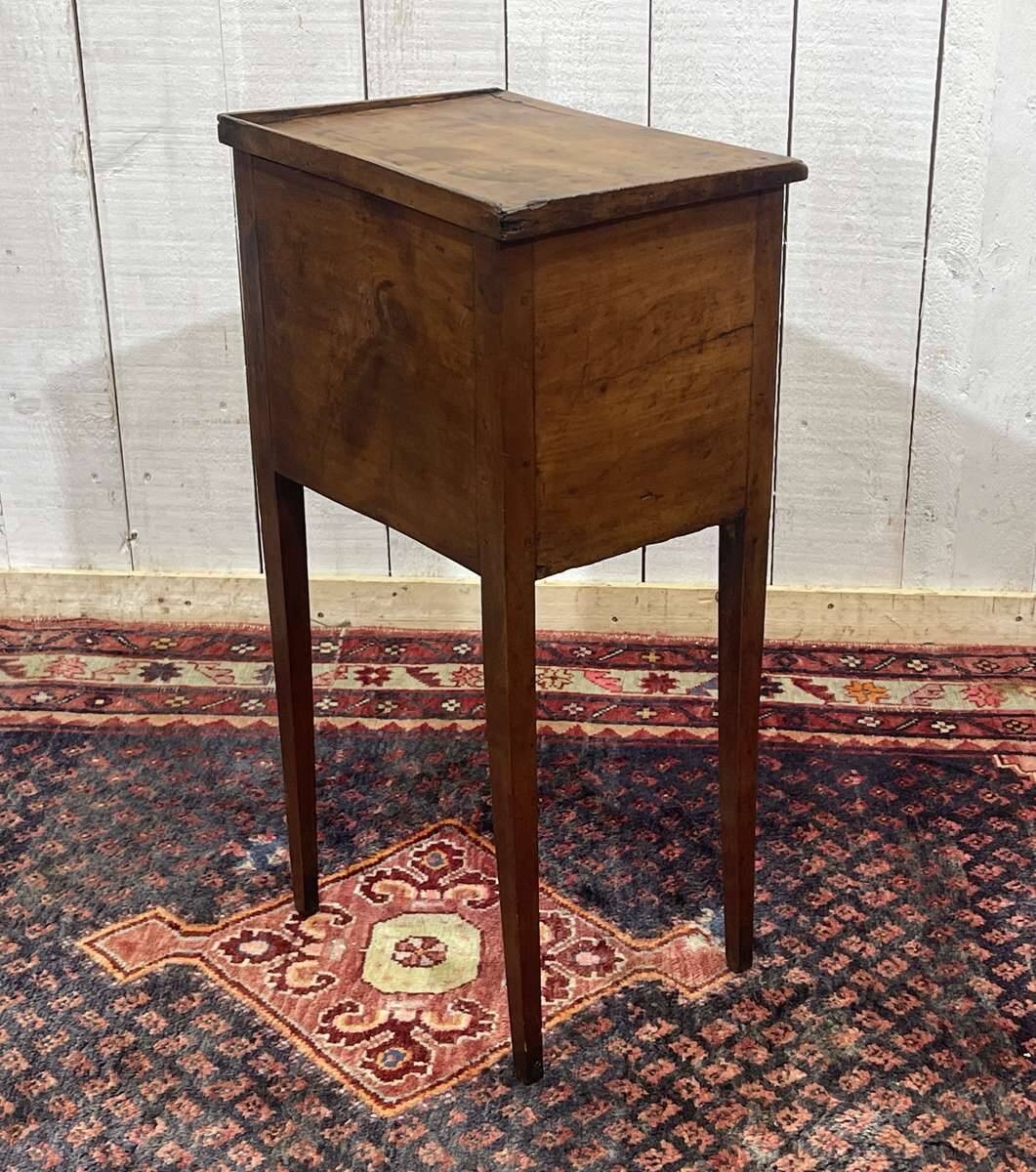Table de nuit début 19ème en merisier
