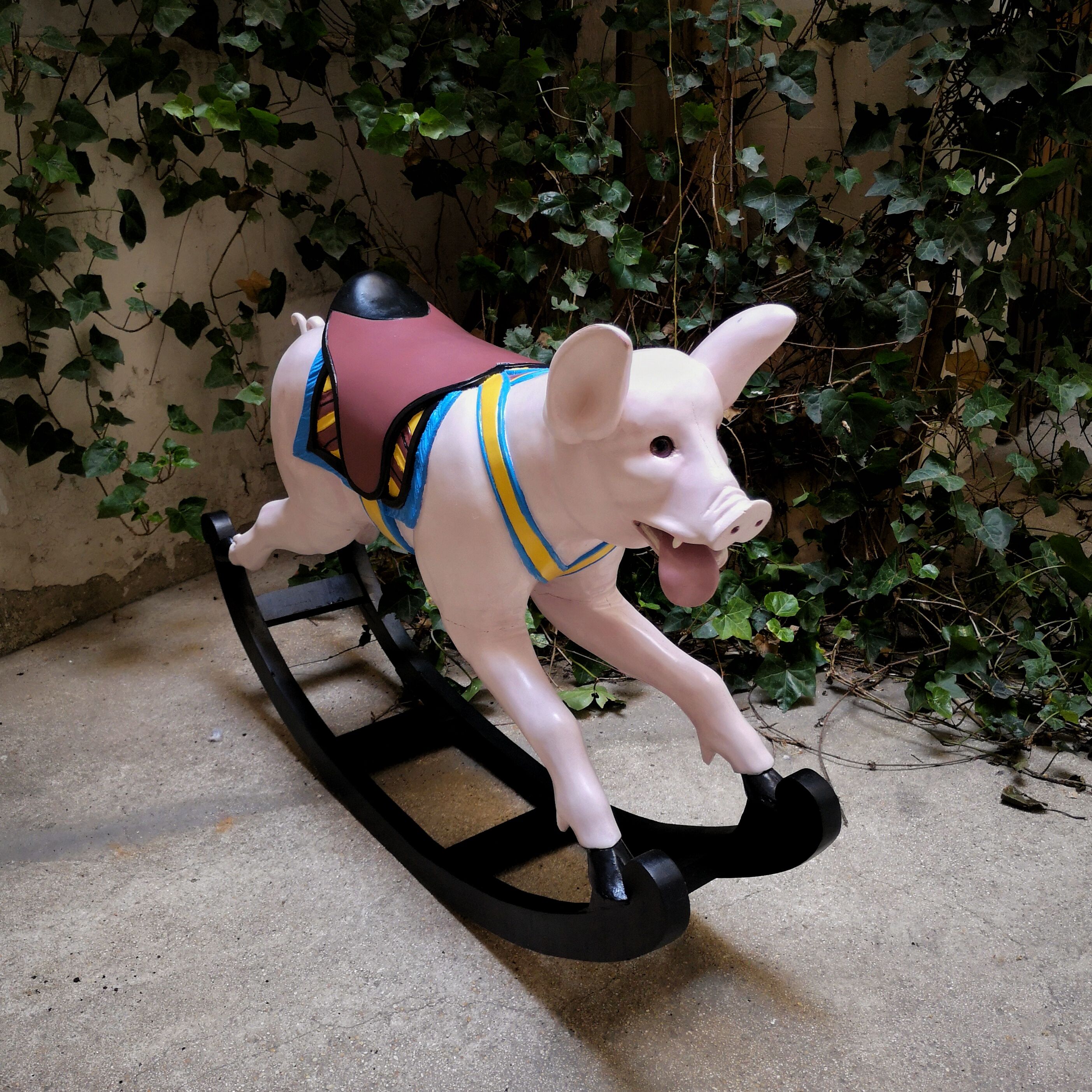 Cochon de manège en bois