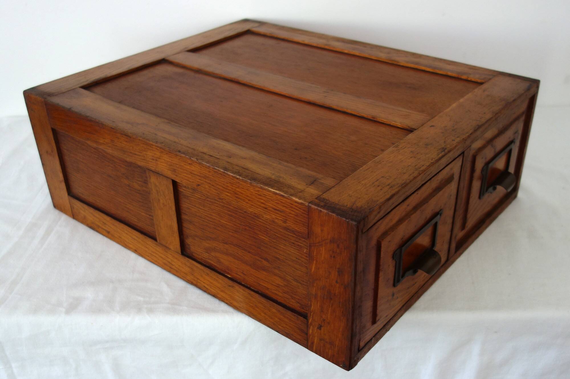 Vintage 2-drawer oak filing cabinet