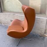 EGG Chair design Arne Jacobsen édition Fritz Hansen cuir brun