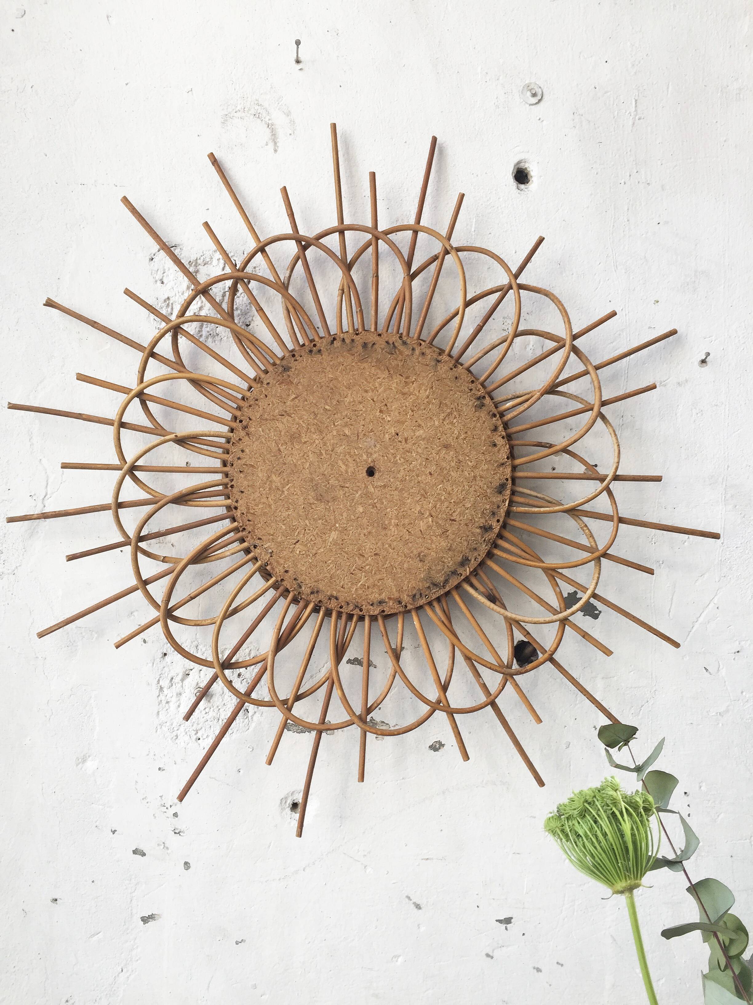 Vintage rattan mirror flower 63x63cm