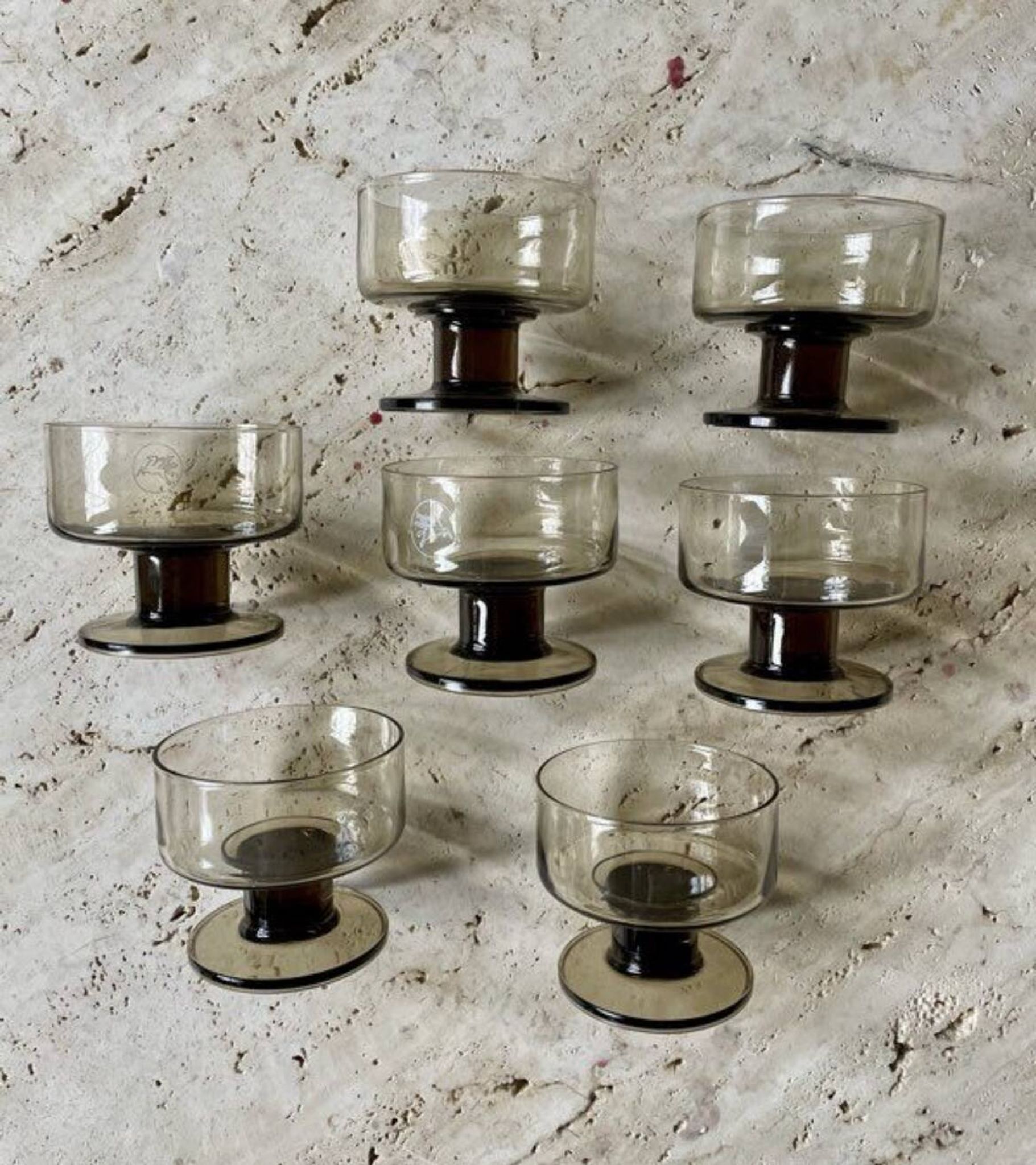 7 stemmed glasses, smoked glass, Mobil