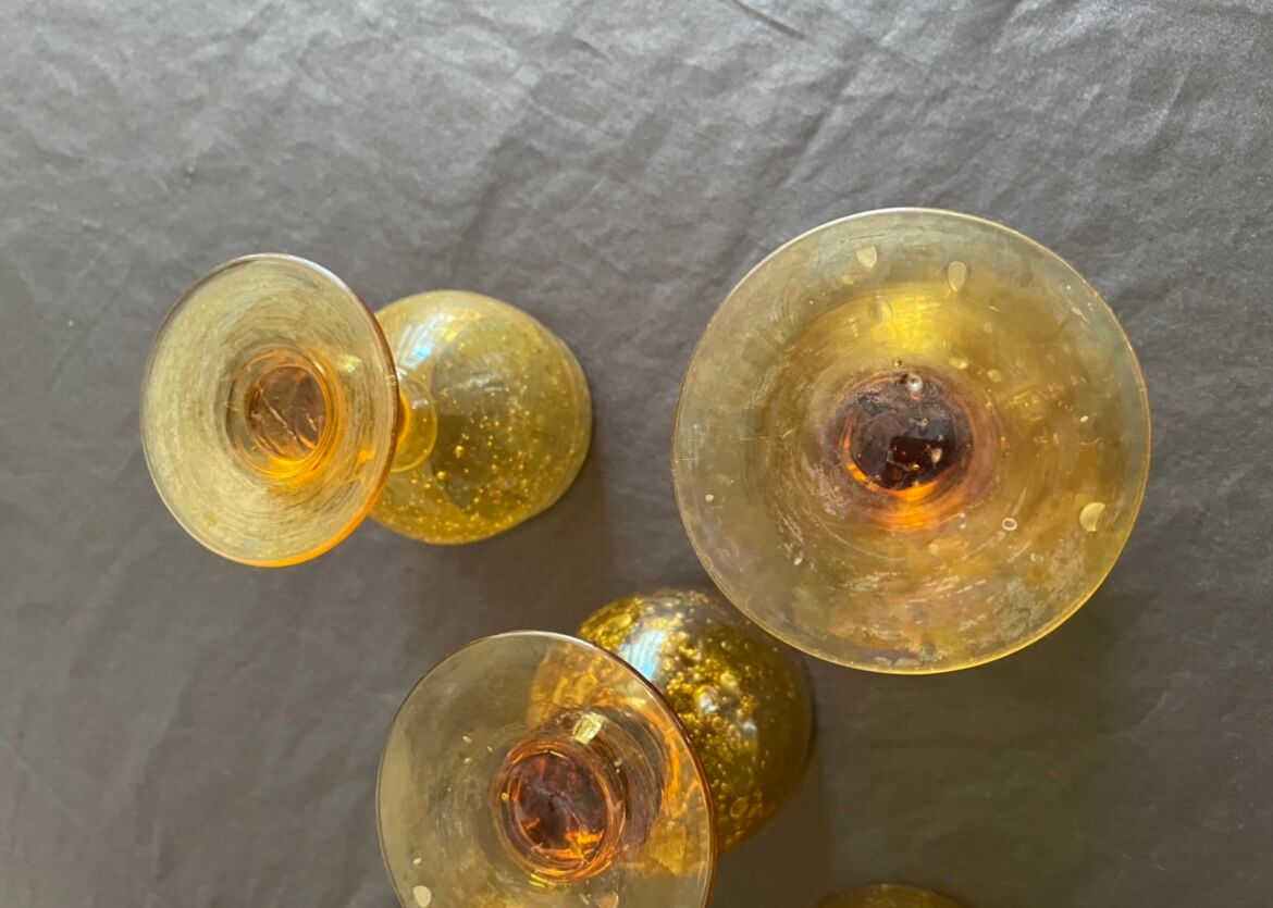 Amber bubble foot glasses