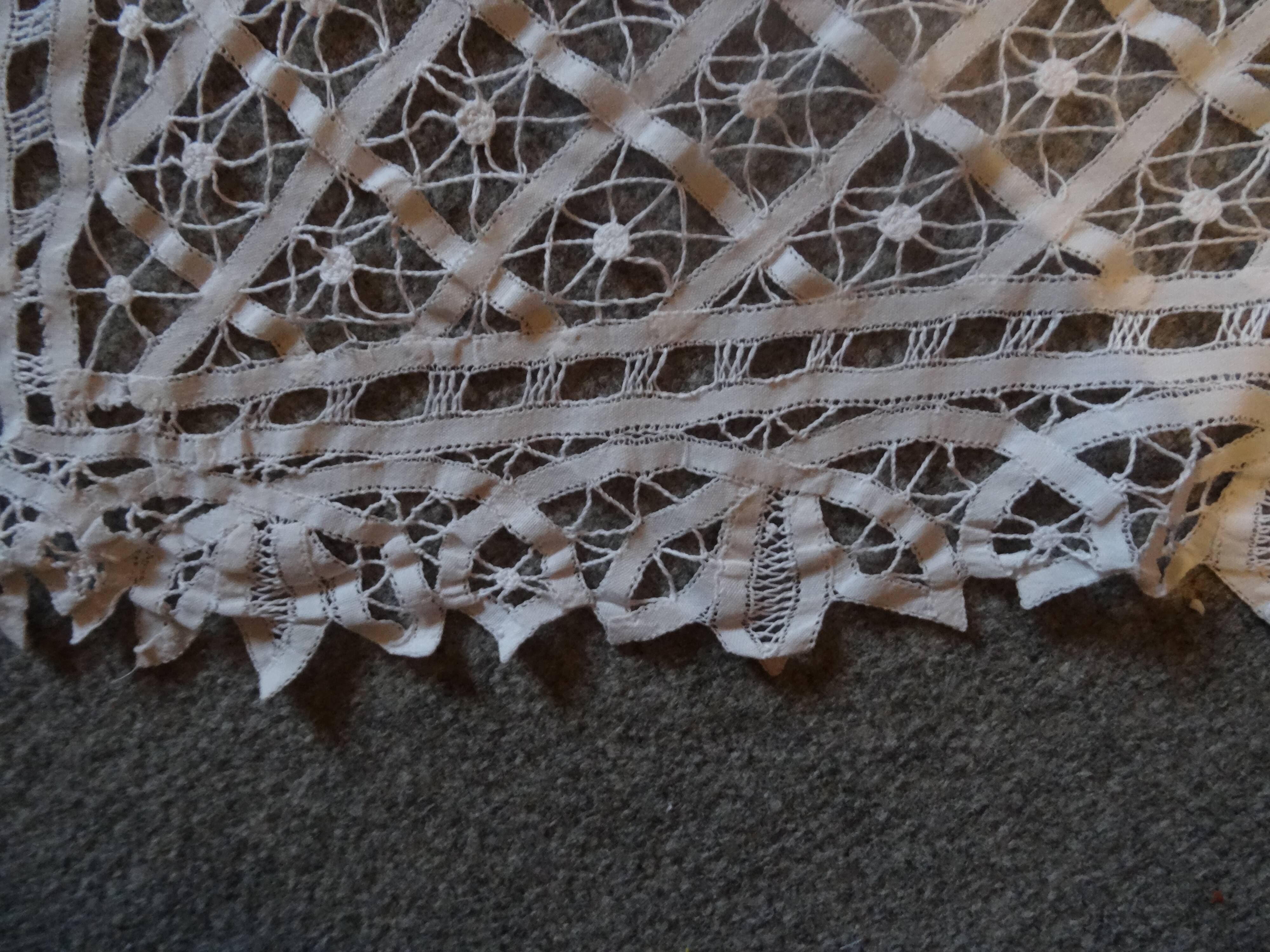 Nappe carrée ancienne