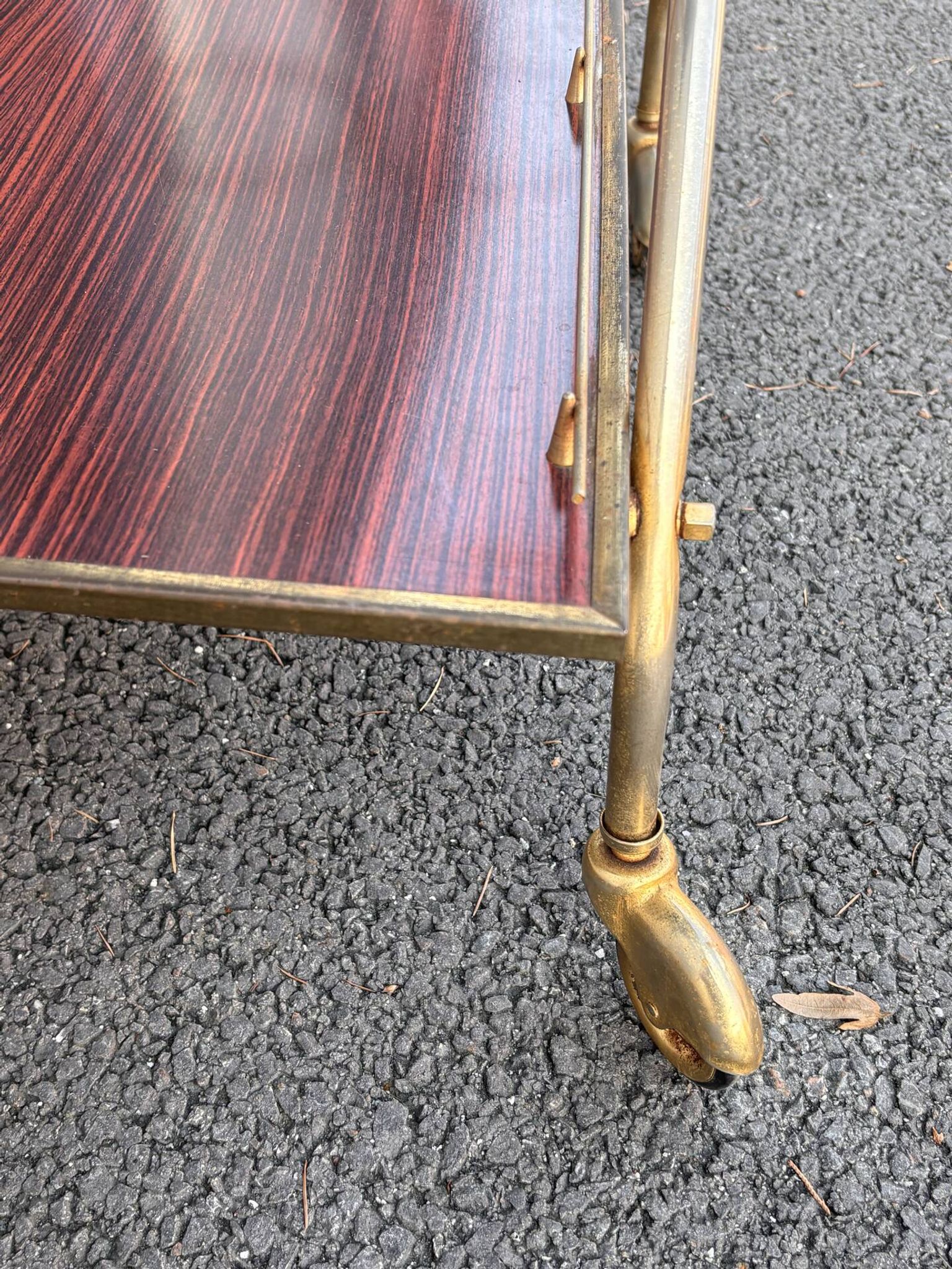 Desserte bar roulante vintage en Formica rouge – Années 50/60