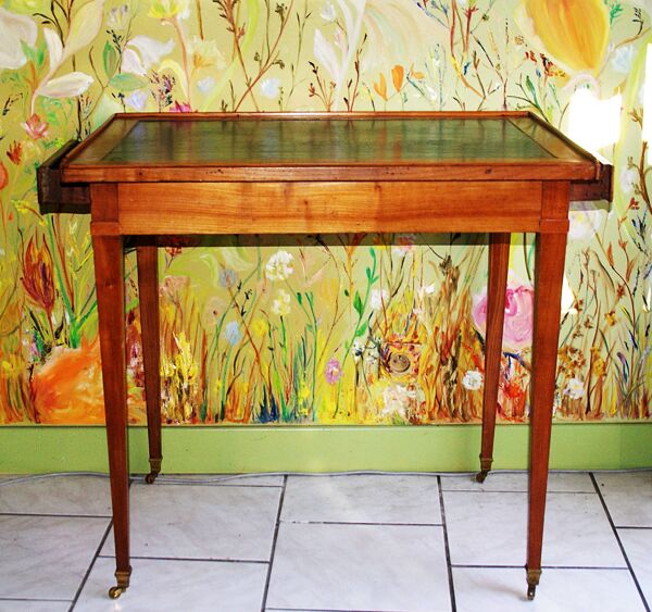 Petite table à écrire  Louis XVI