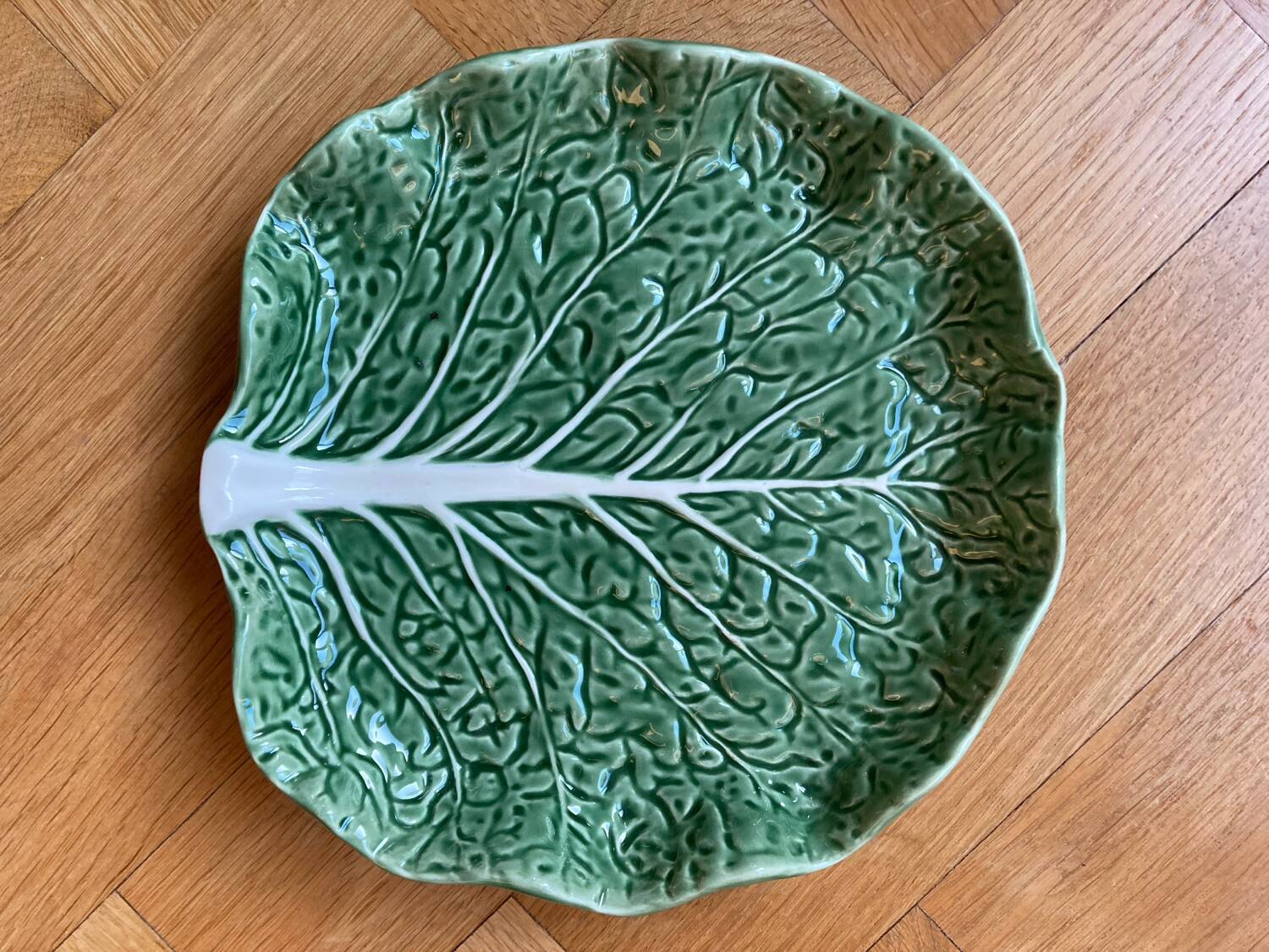 Cabbage leaf dessert plates