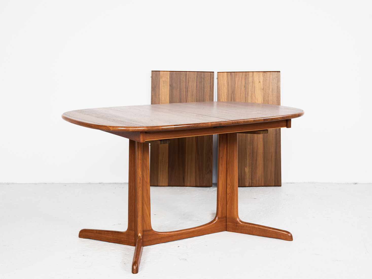 Table ovale danoise en teck avec 2 extensions