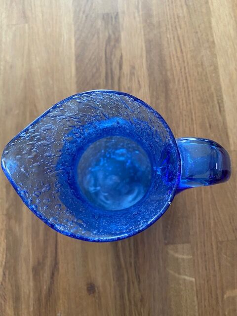 Carafe Biot blue color glass