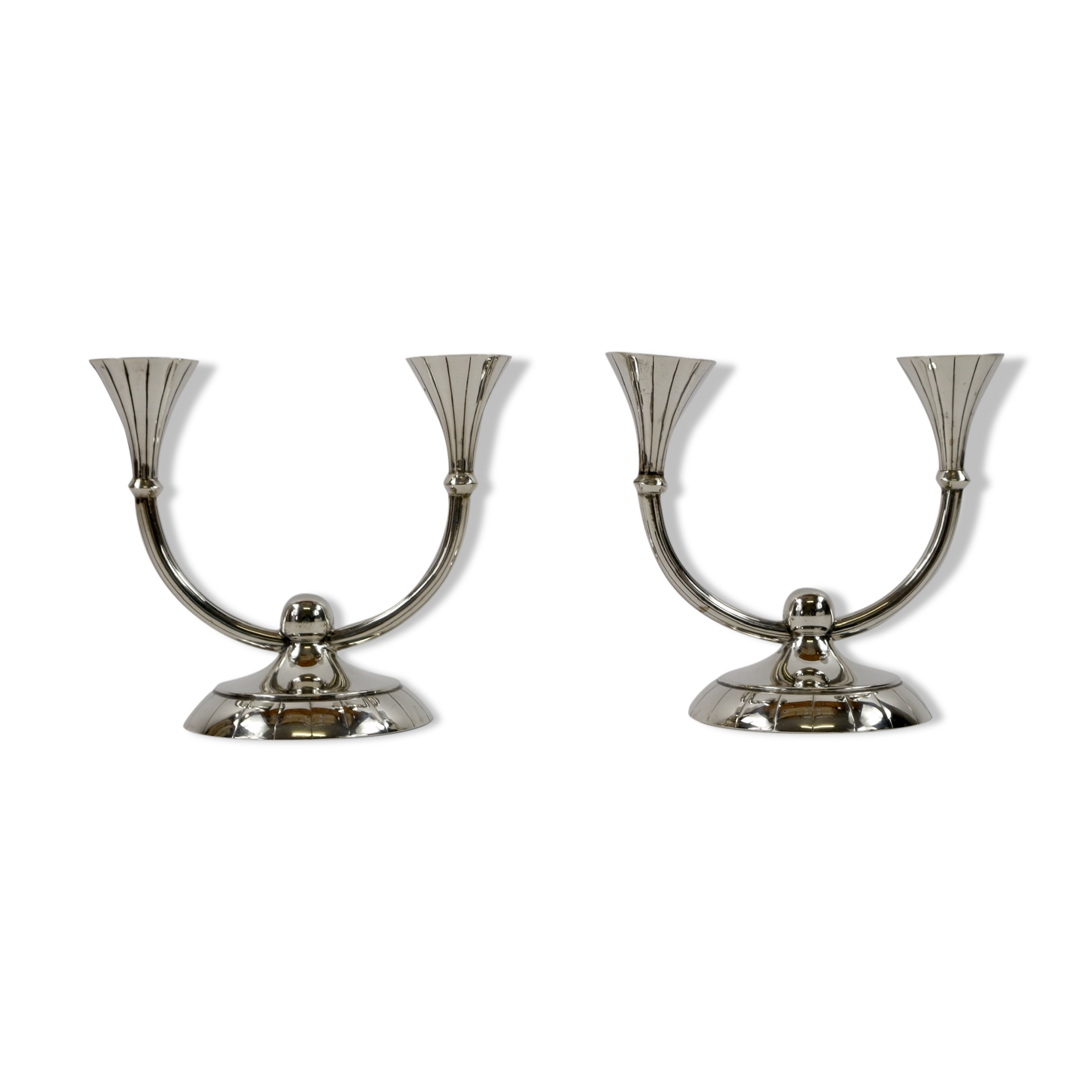 Paire de chandeliers candélabres avec porte-bougie double fait d'argent