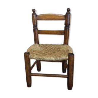 Children's chair made of wood and straw