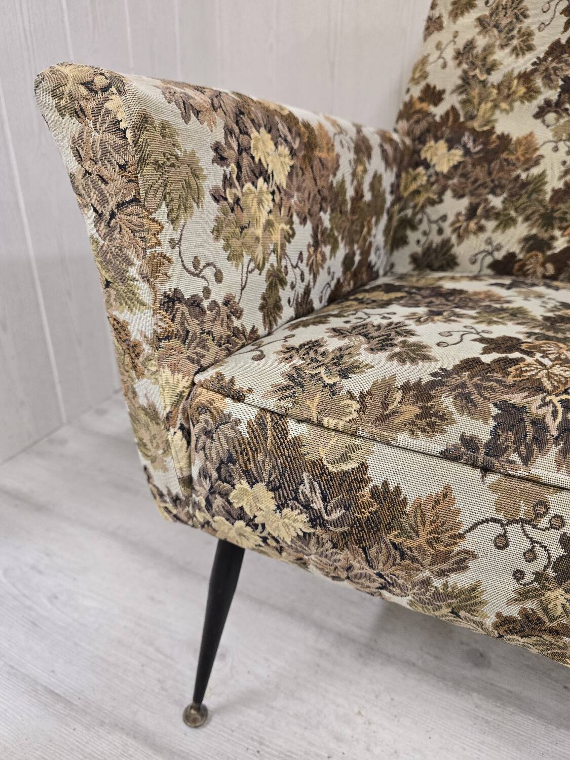 Pair of Mid-Century Design armchairs – jacquard upholstery with tapered legs