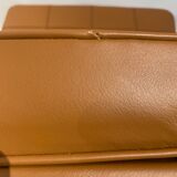 Paire de chauffeuses en cuir camel par Florence Knoll
