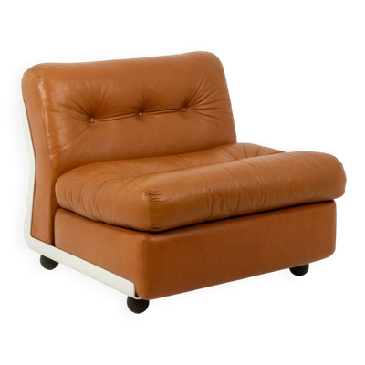 Mario Bellini, pour B&B  Fauteuil chauffeuse Amanta en cuir. Vers 1970