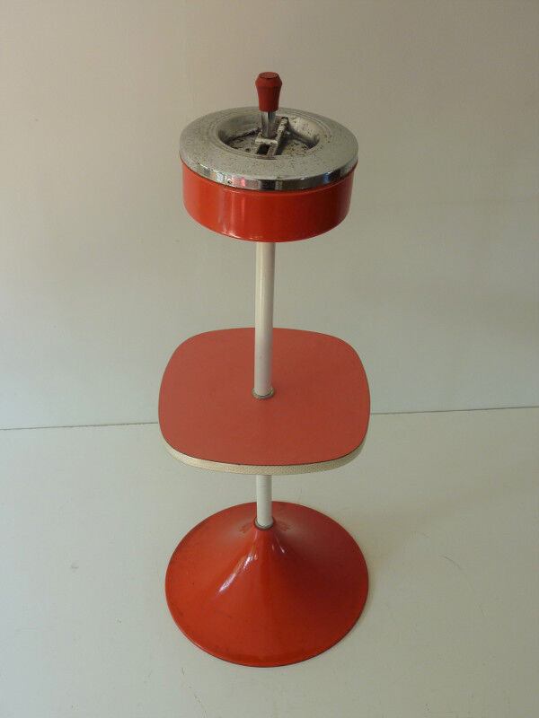 Ashtray on foot 50 metal and pink formica board, silver field