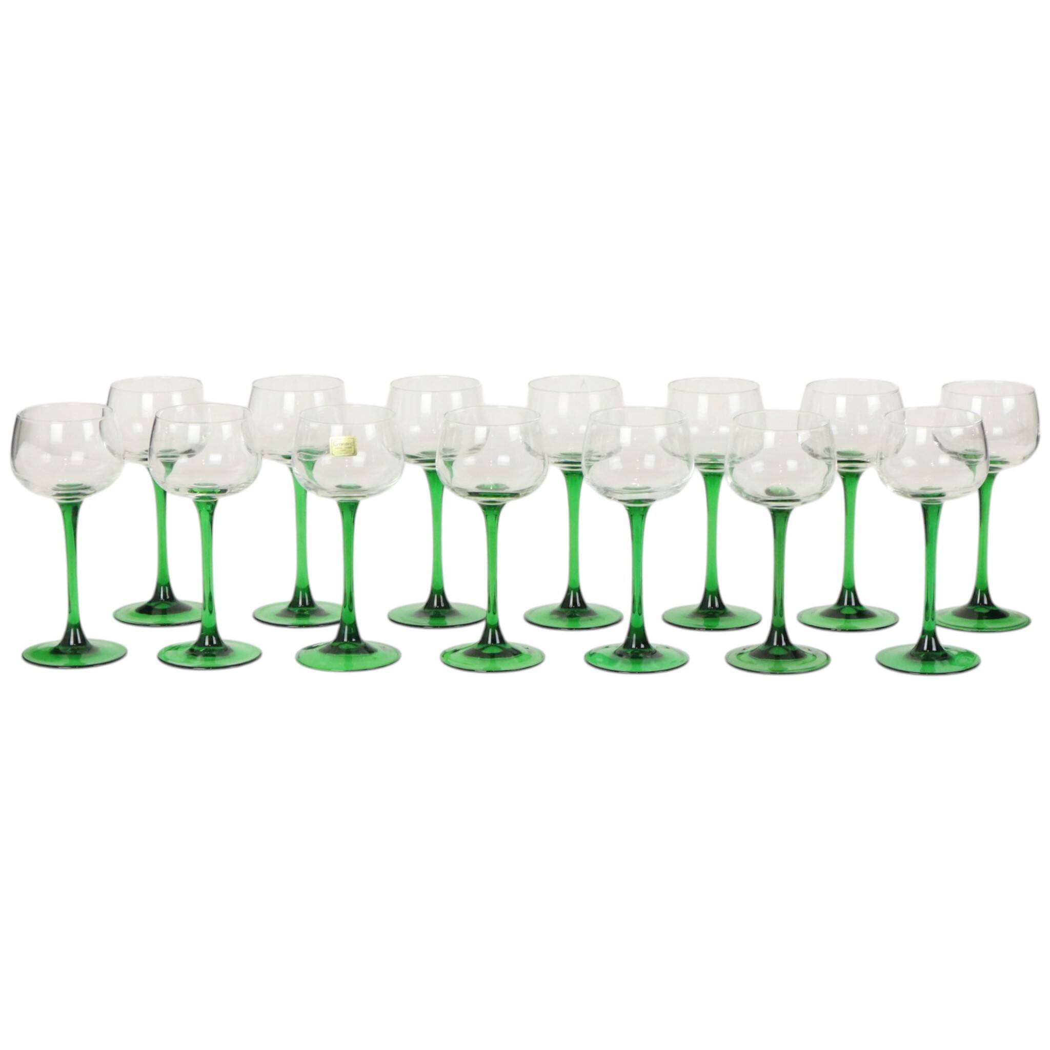 Ensemble de 14 verres à vin vintage Luminarc Alsace avec tiges vertes étroites.