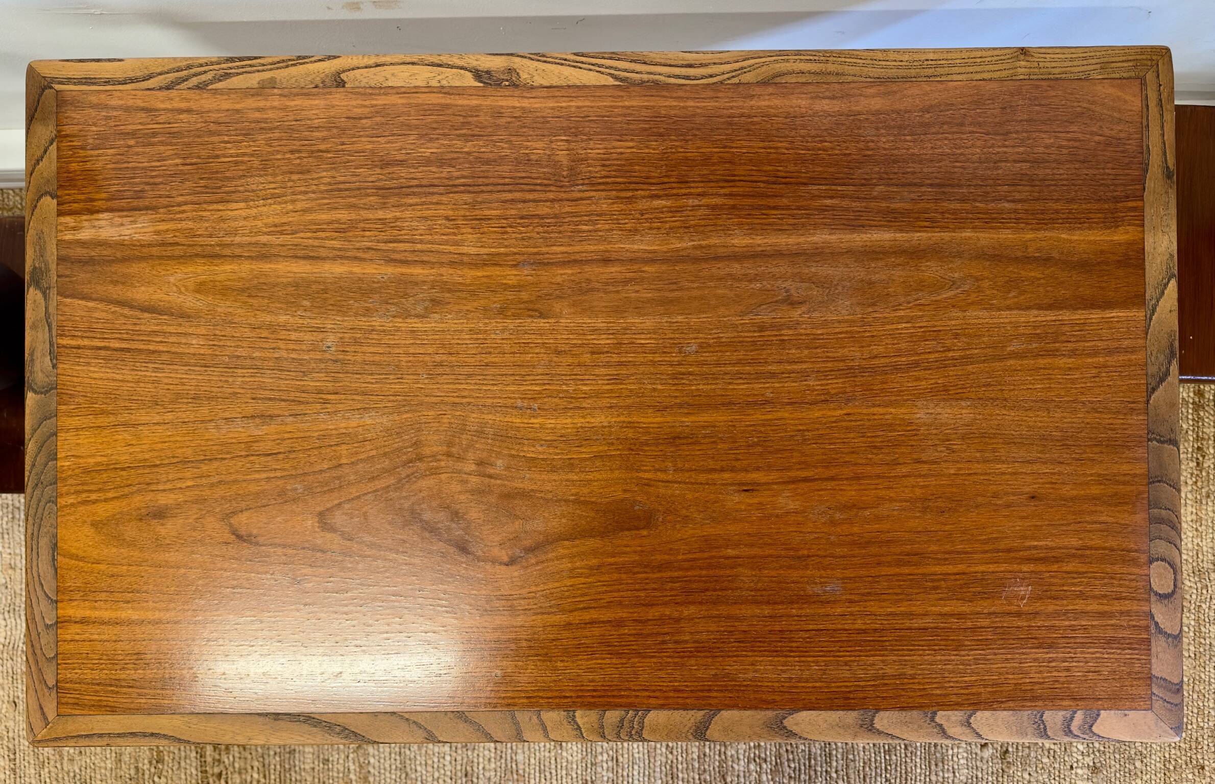 Antique solid wood bistro table – Central base