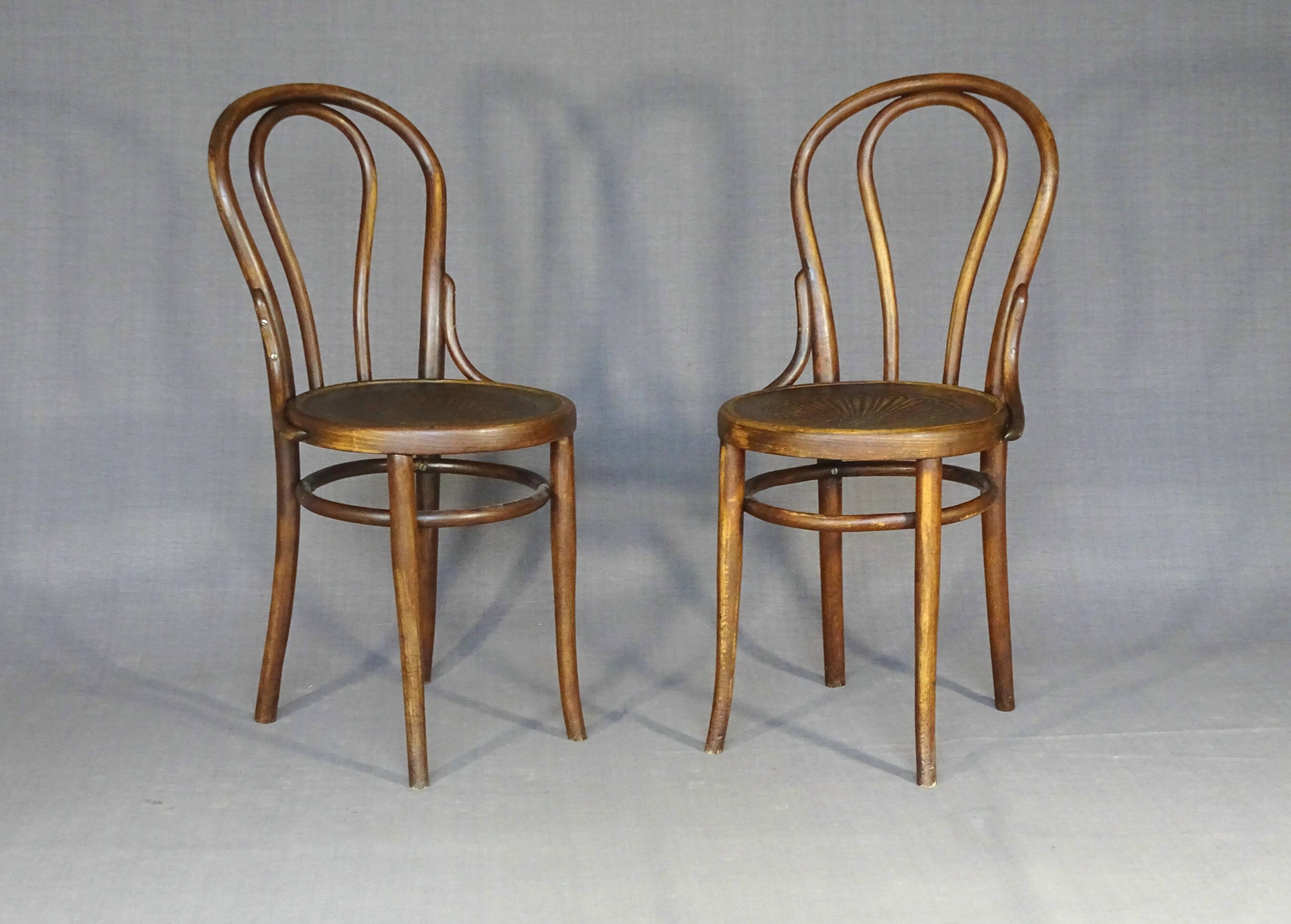 Pair of kohn n°18 1/2 bistro chairs from 1900, wooden seat - no thonet -