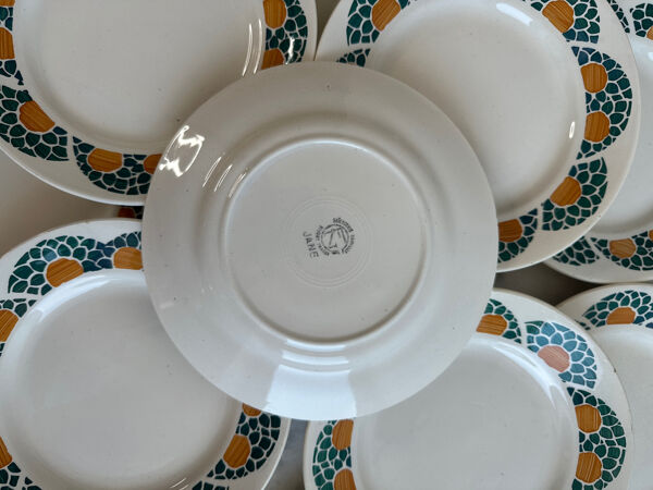 Lot de 11 assiettes Givors France