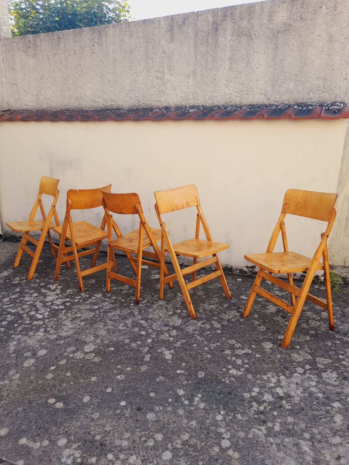 5 vintage wooden folding chairs