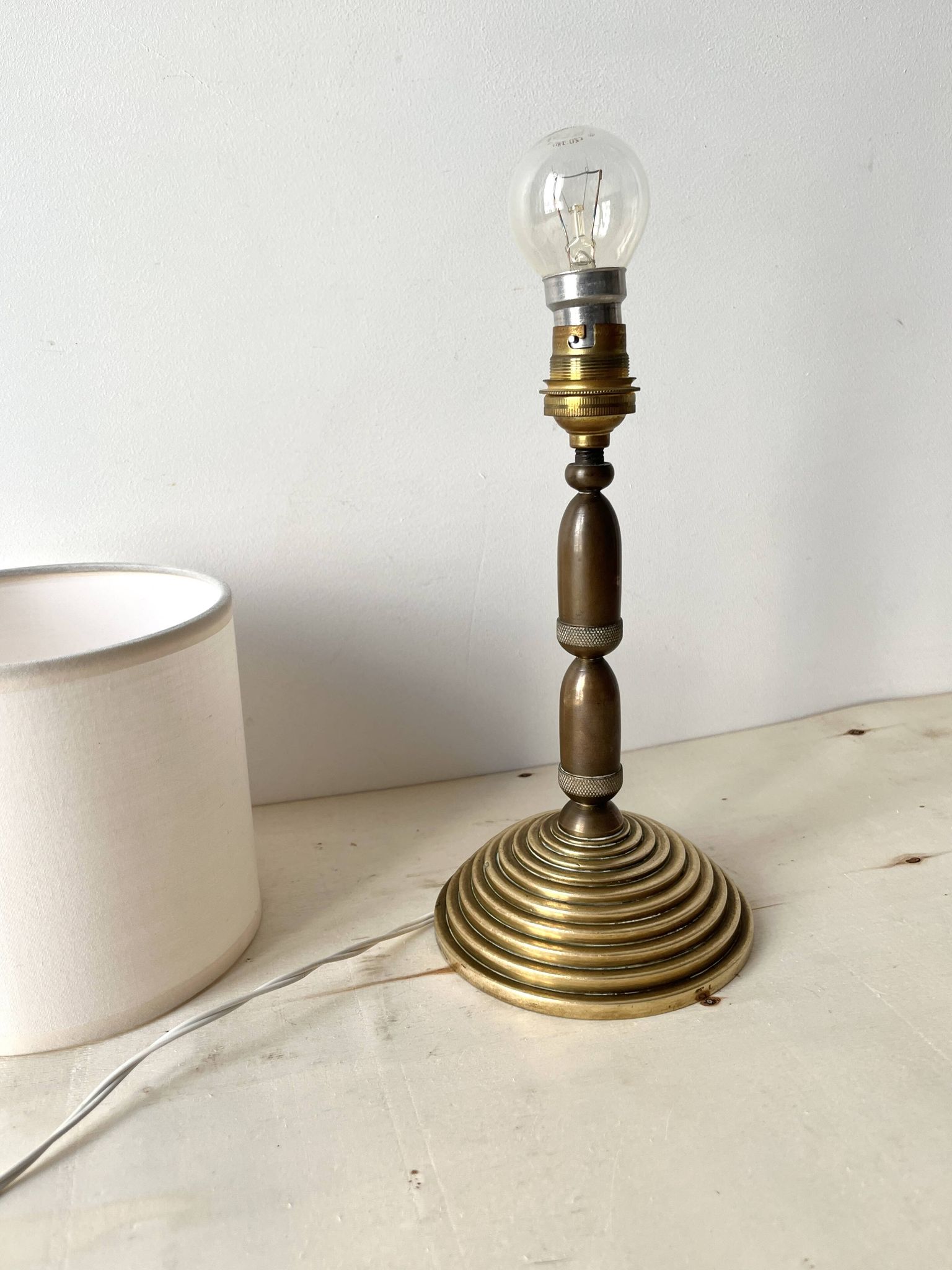 Lampe en bronze "glands" années 50, luminaire naturaliste vintage