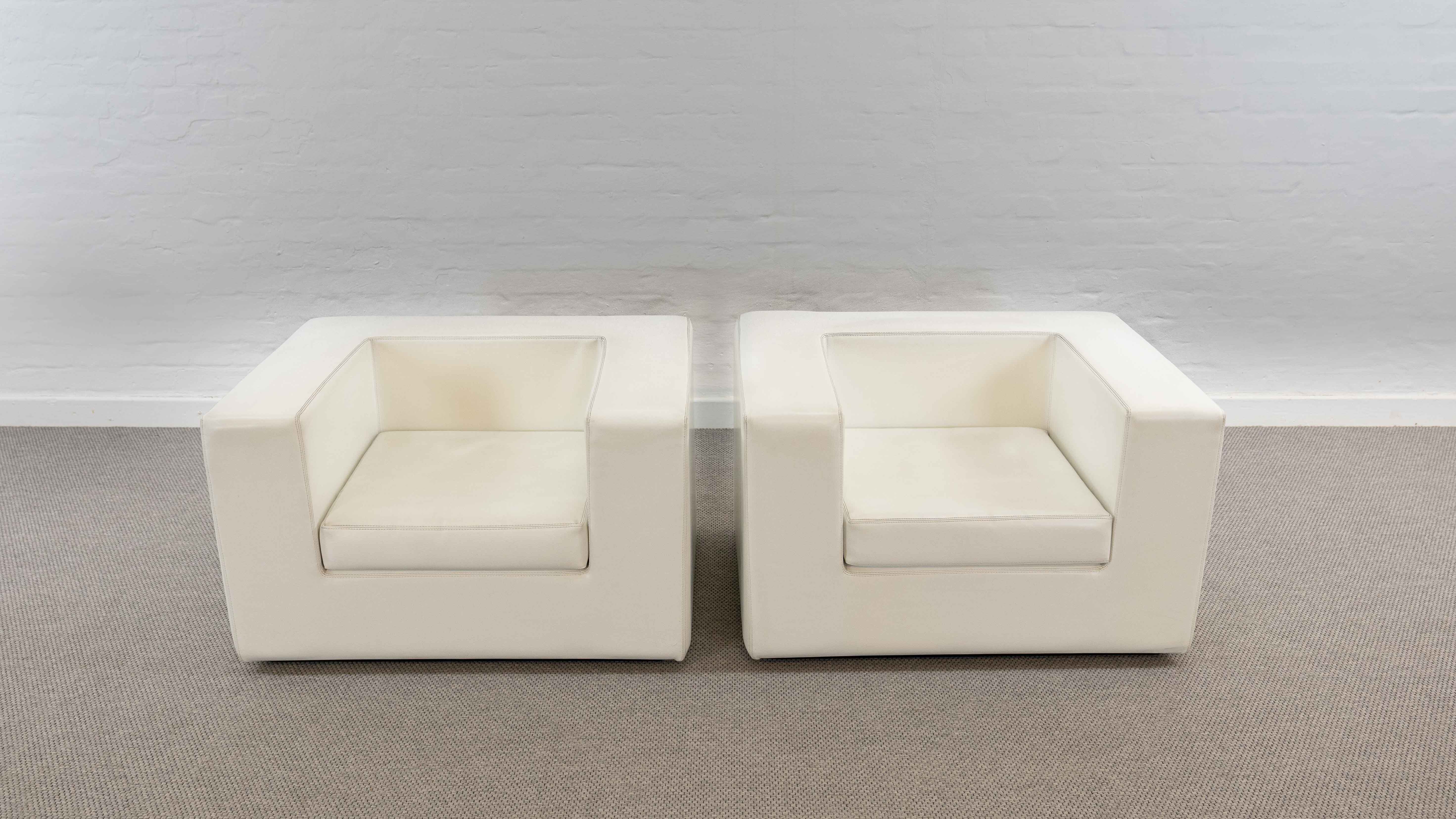 Pair of vintage Throw Away Armchairs by Willie Landels for Zanotta, white Vinyl