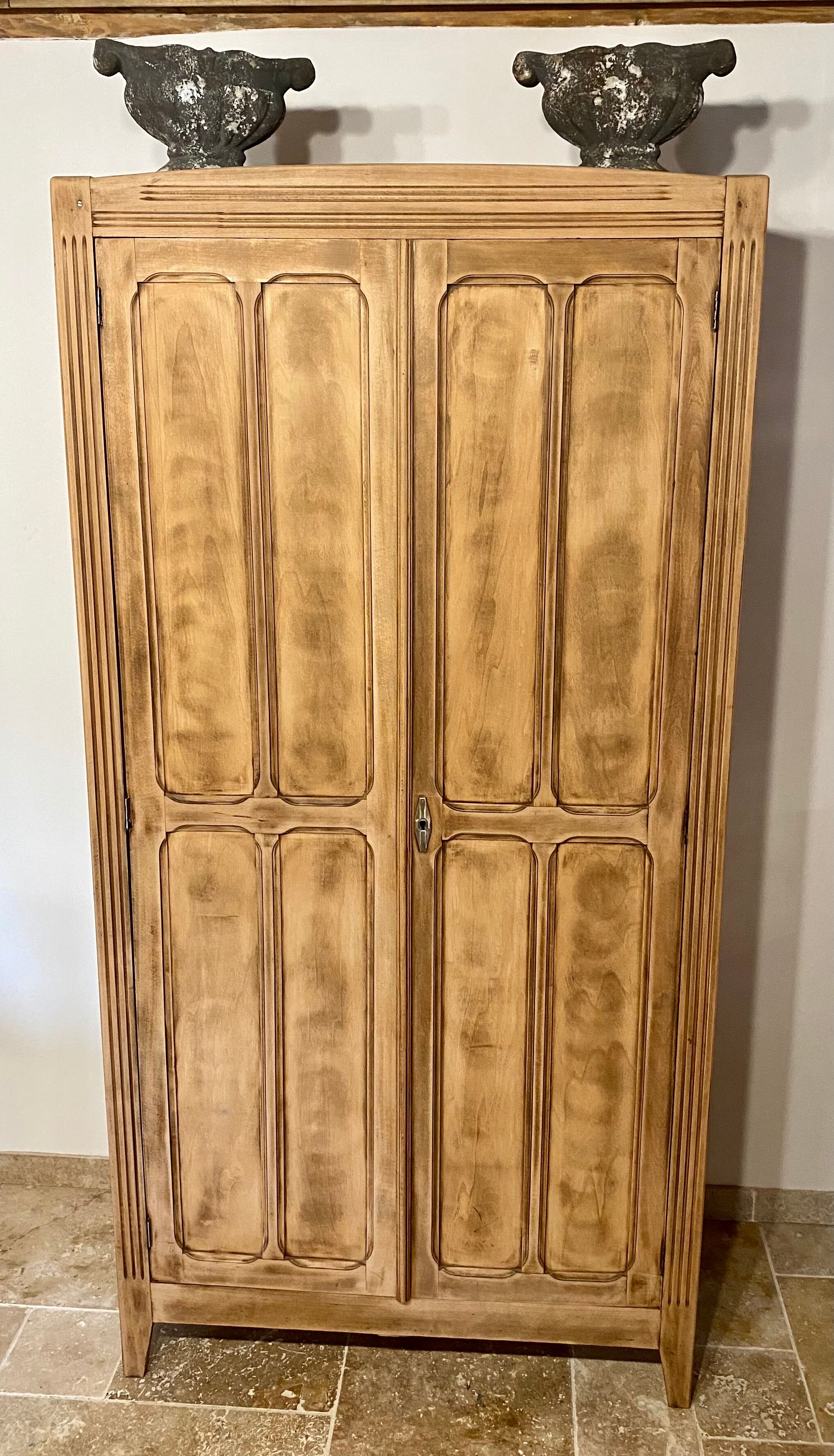 Armoire parisienne brute