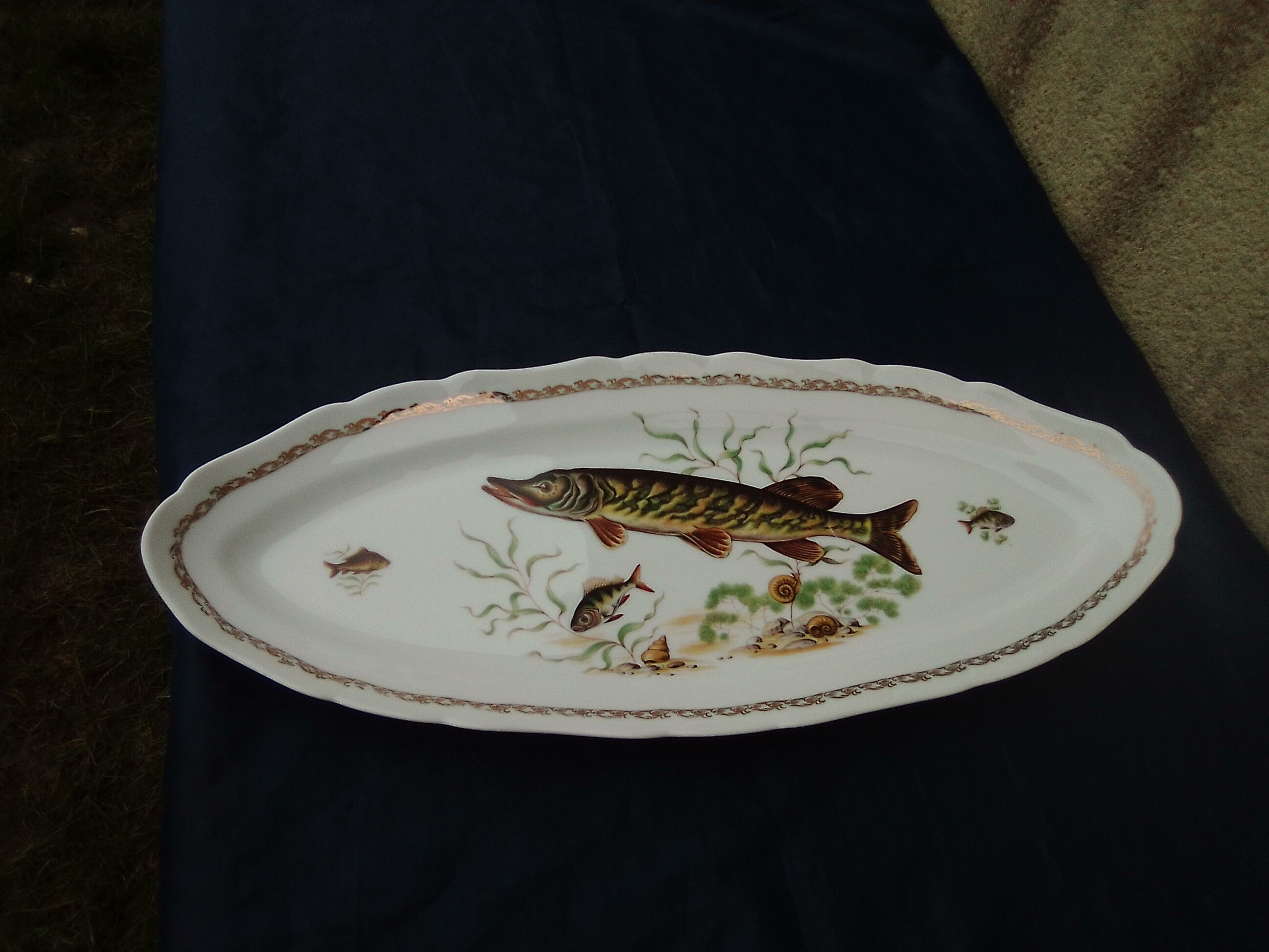 Porcelain fish dish the swallow Mehun on Yèvre L 54.5 cm