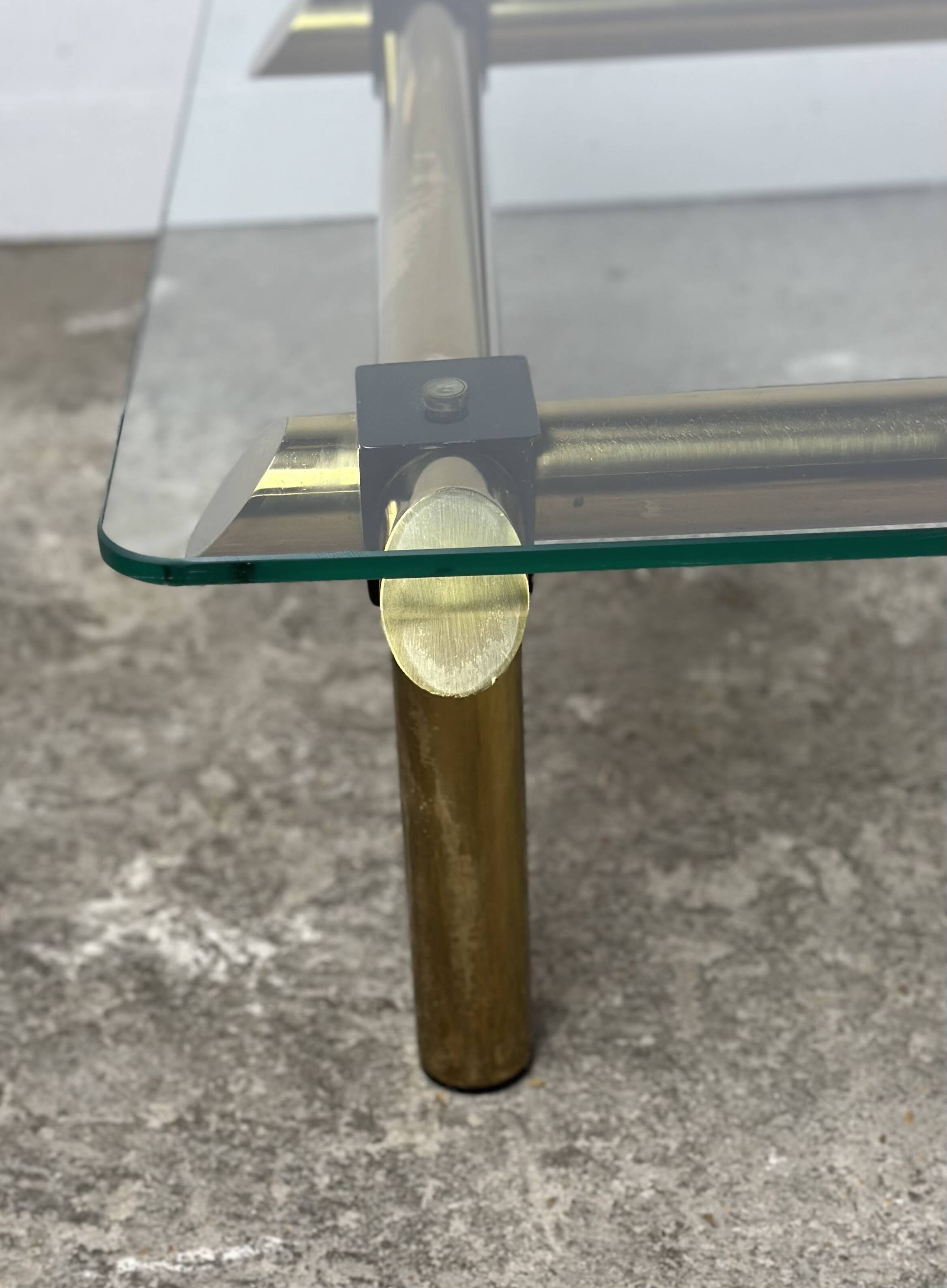 Vintage Italian coffee table 80'S in brass and iron