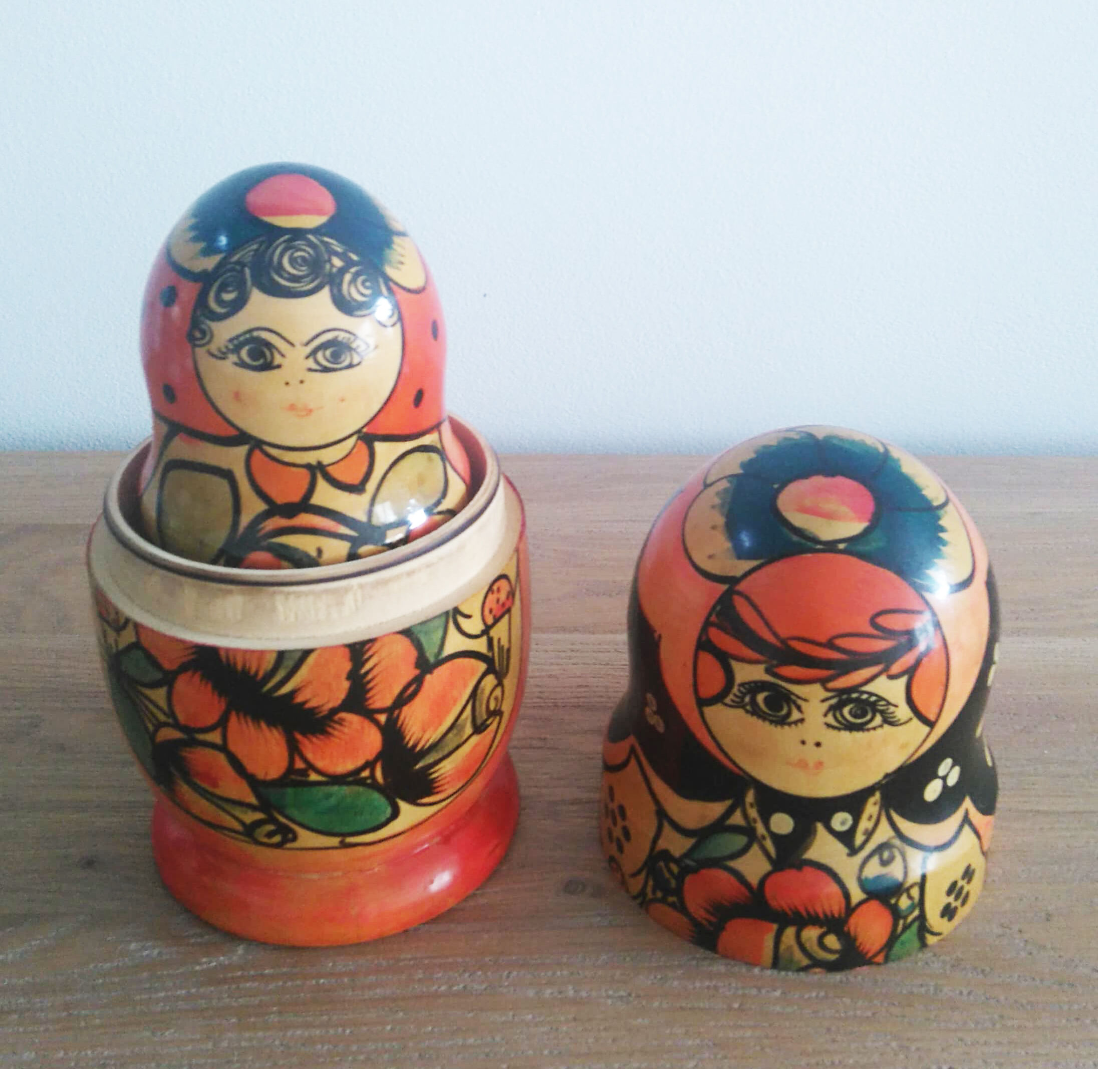 6 large Russian dolls