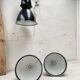 Suite de trois lampes industrielles.
