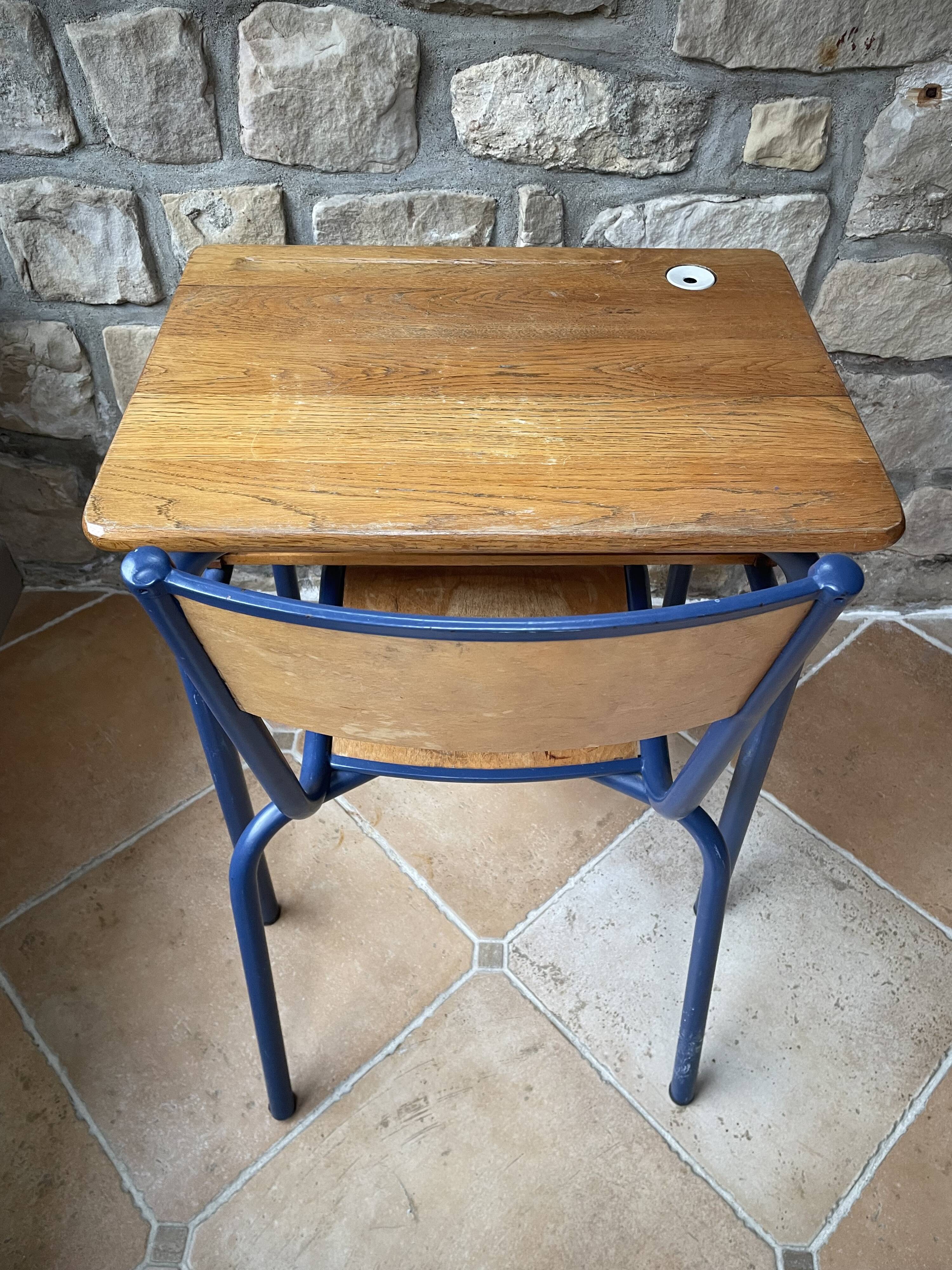 vintage wooden school desk with its chair