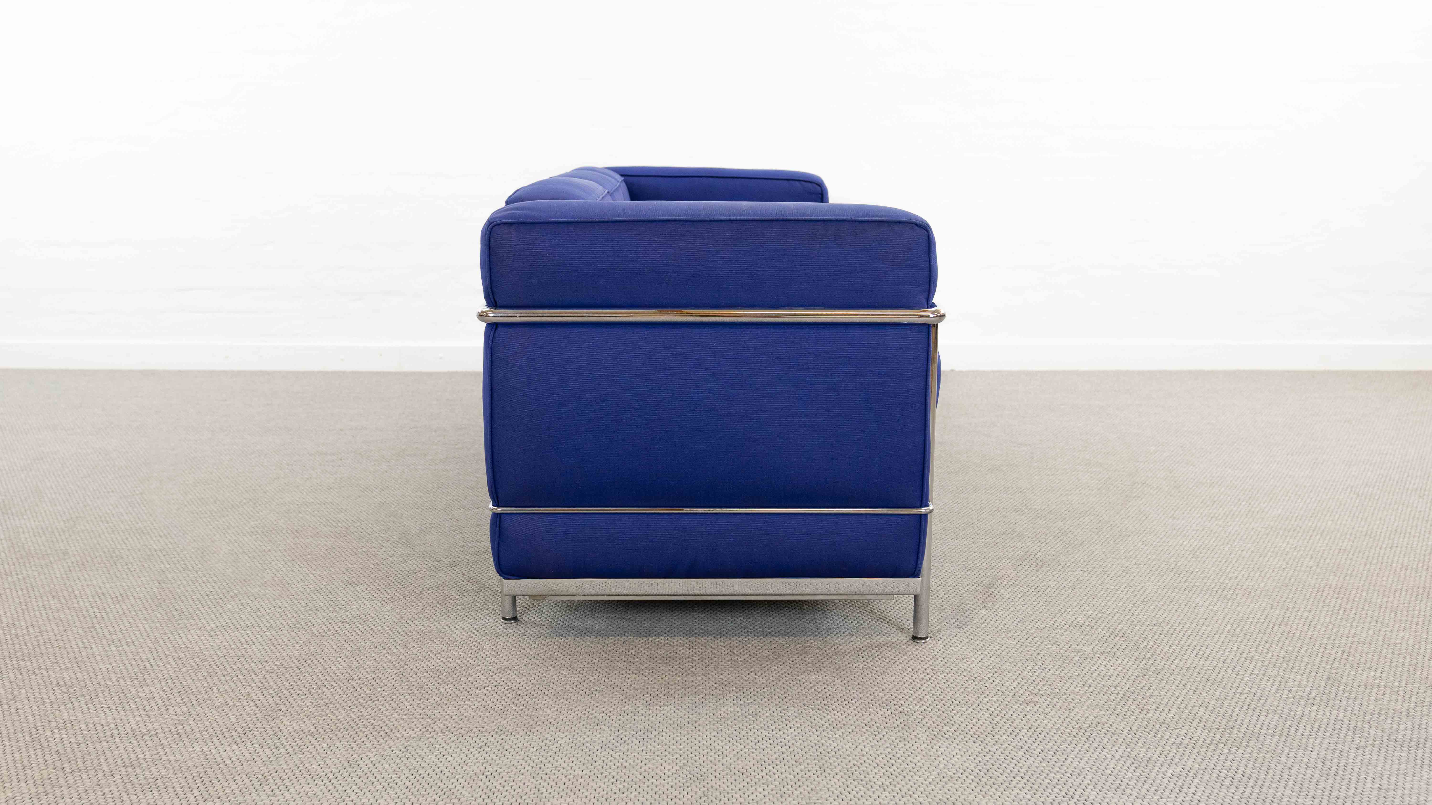 Cassina LC2 3seat Sofa by Charlotte Perriand, Le Corbusier and Pierre Jeanneret in blue fabrics