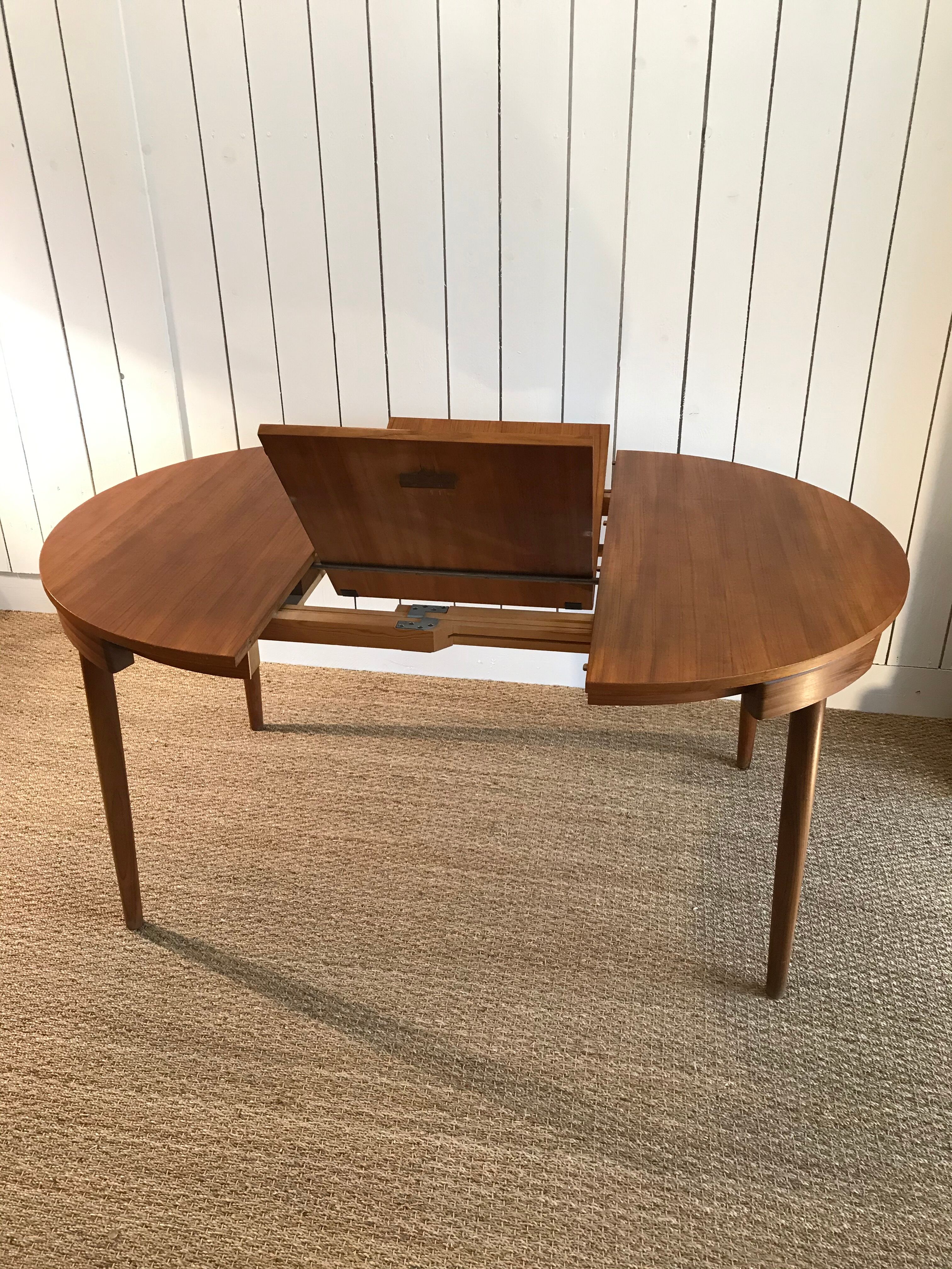 Dining table in Scandinavian teak Hans Olsen