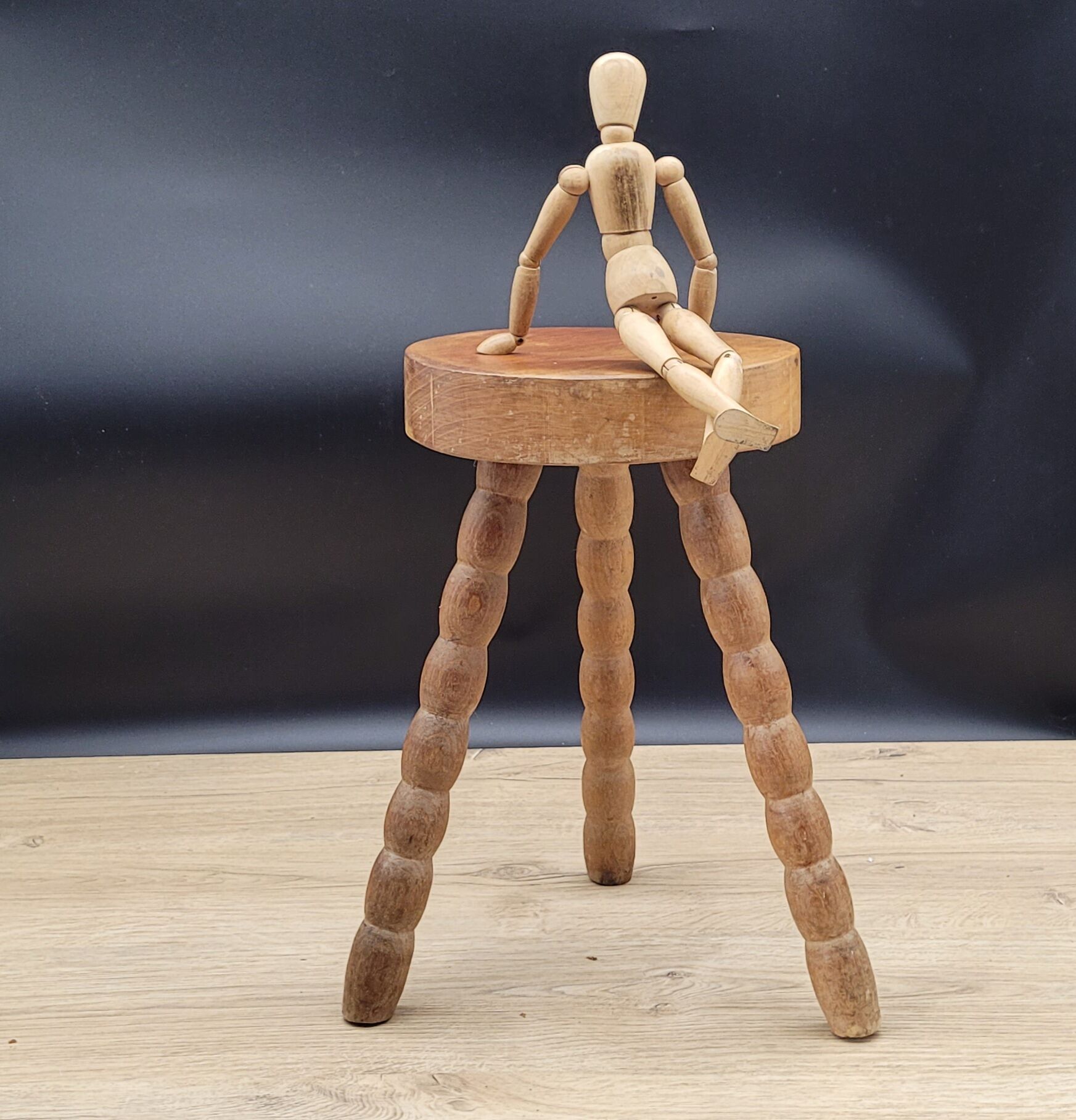 Tripod stool feet balls thick sitting