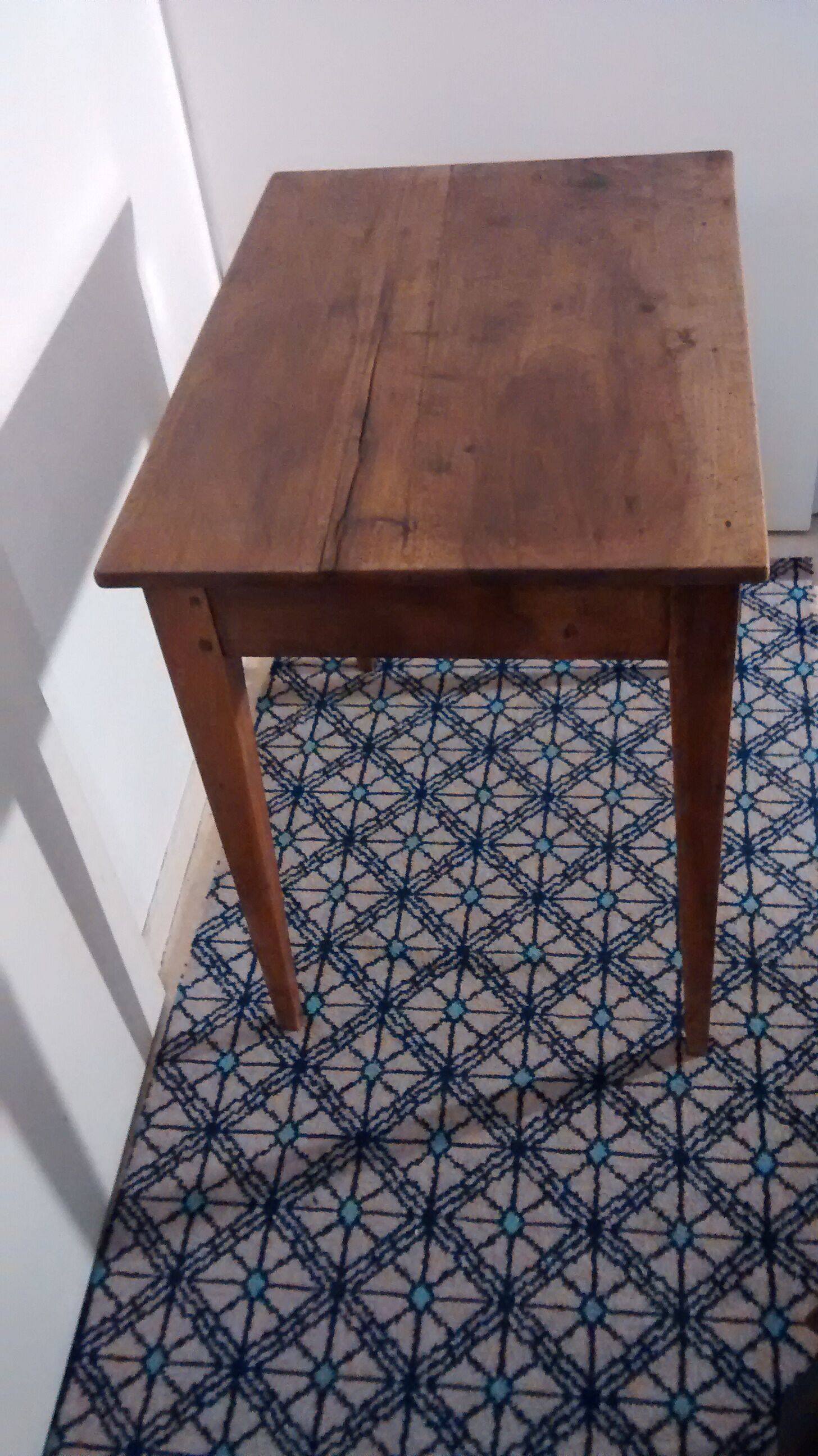 Feet spindle side table