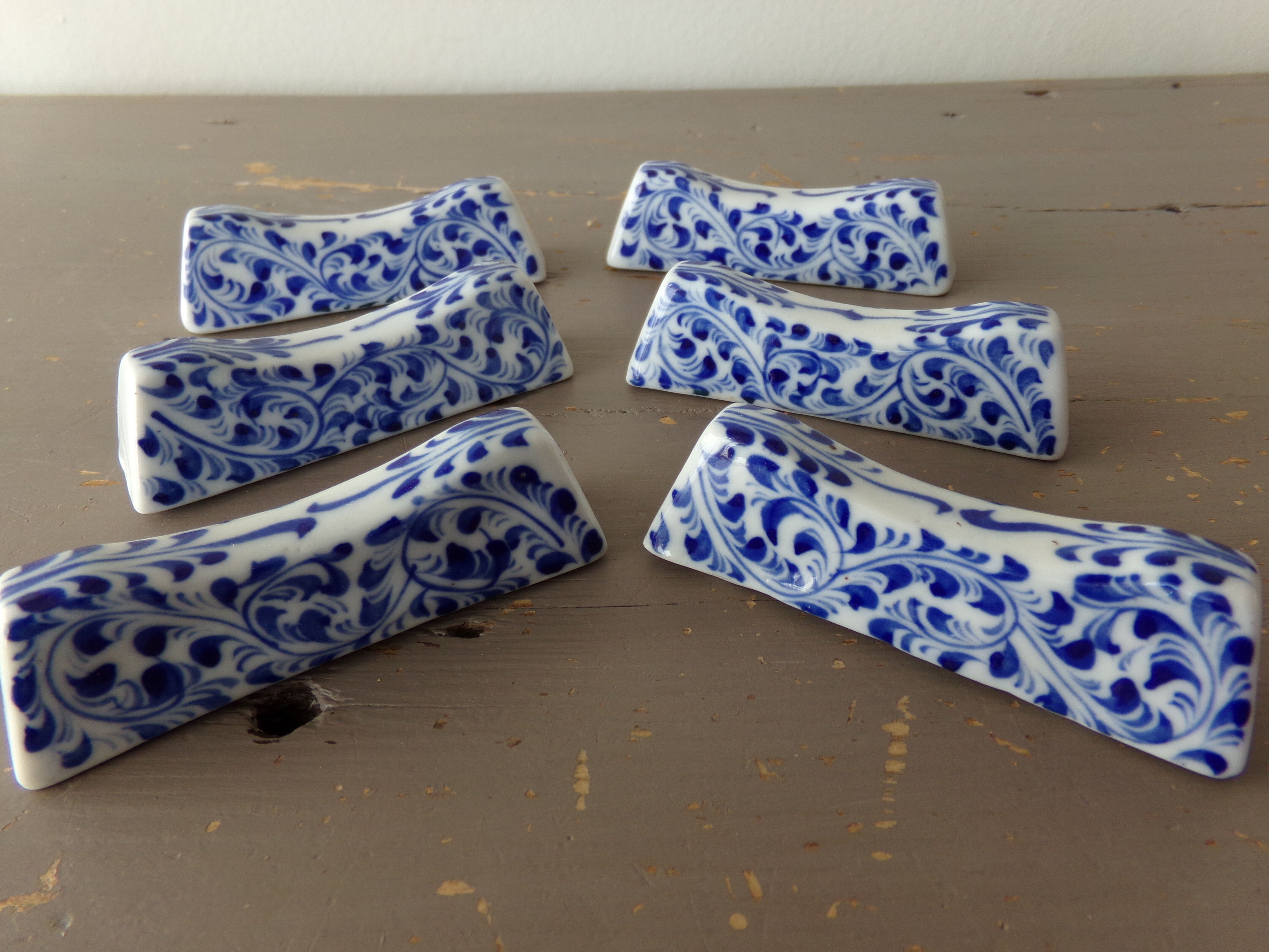 6 blue porcelain knife holders