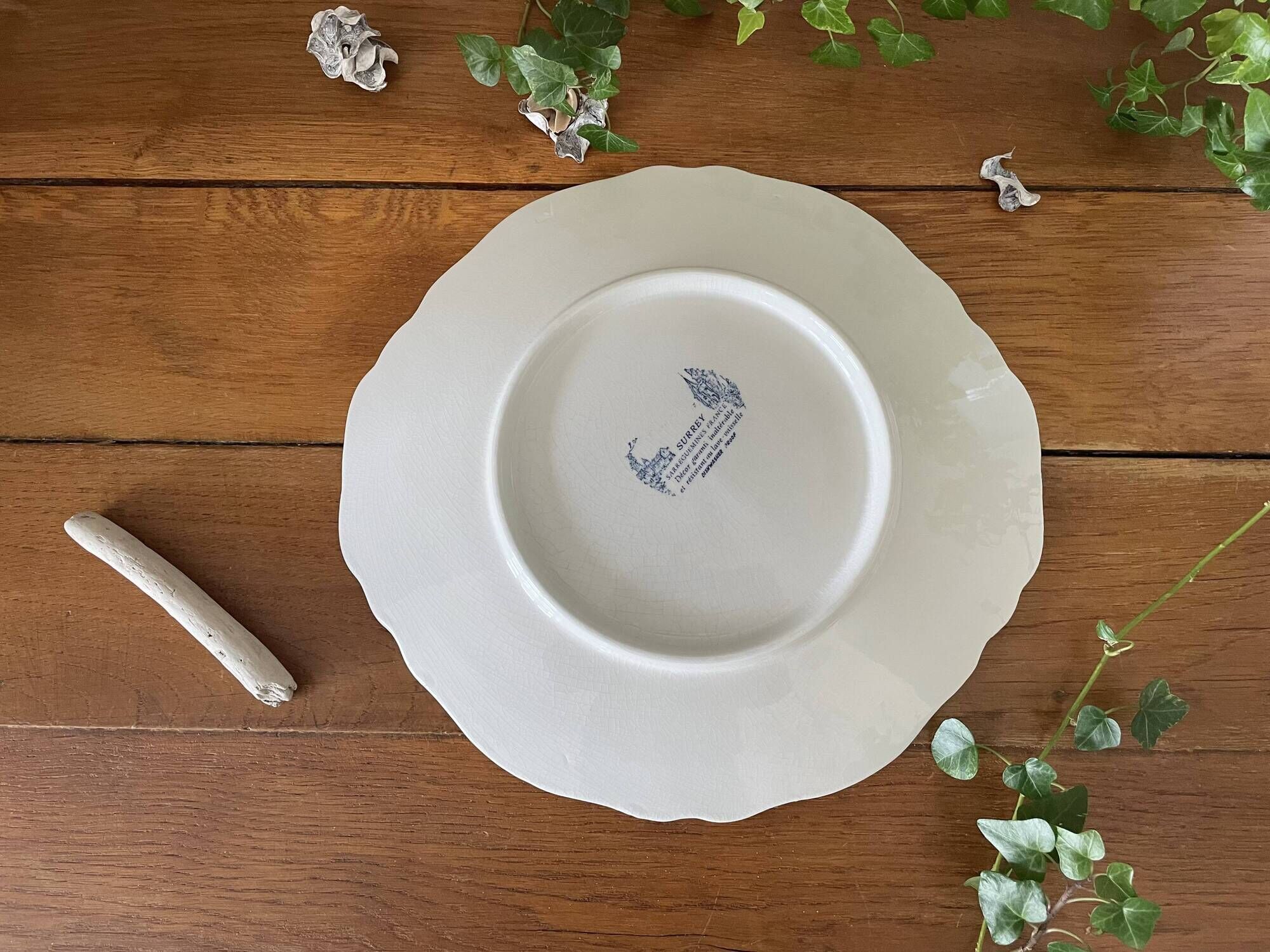 Antique pie dish in Sarreguemines faience.