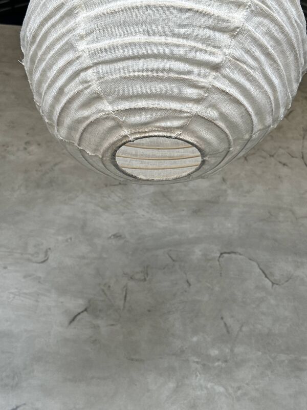 Petite suspension en rotin et lin naturel japonisante en forme de goutte H40 D35